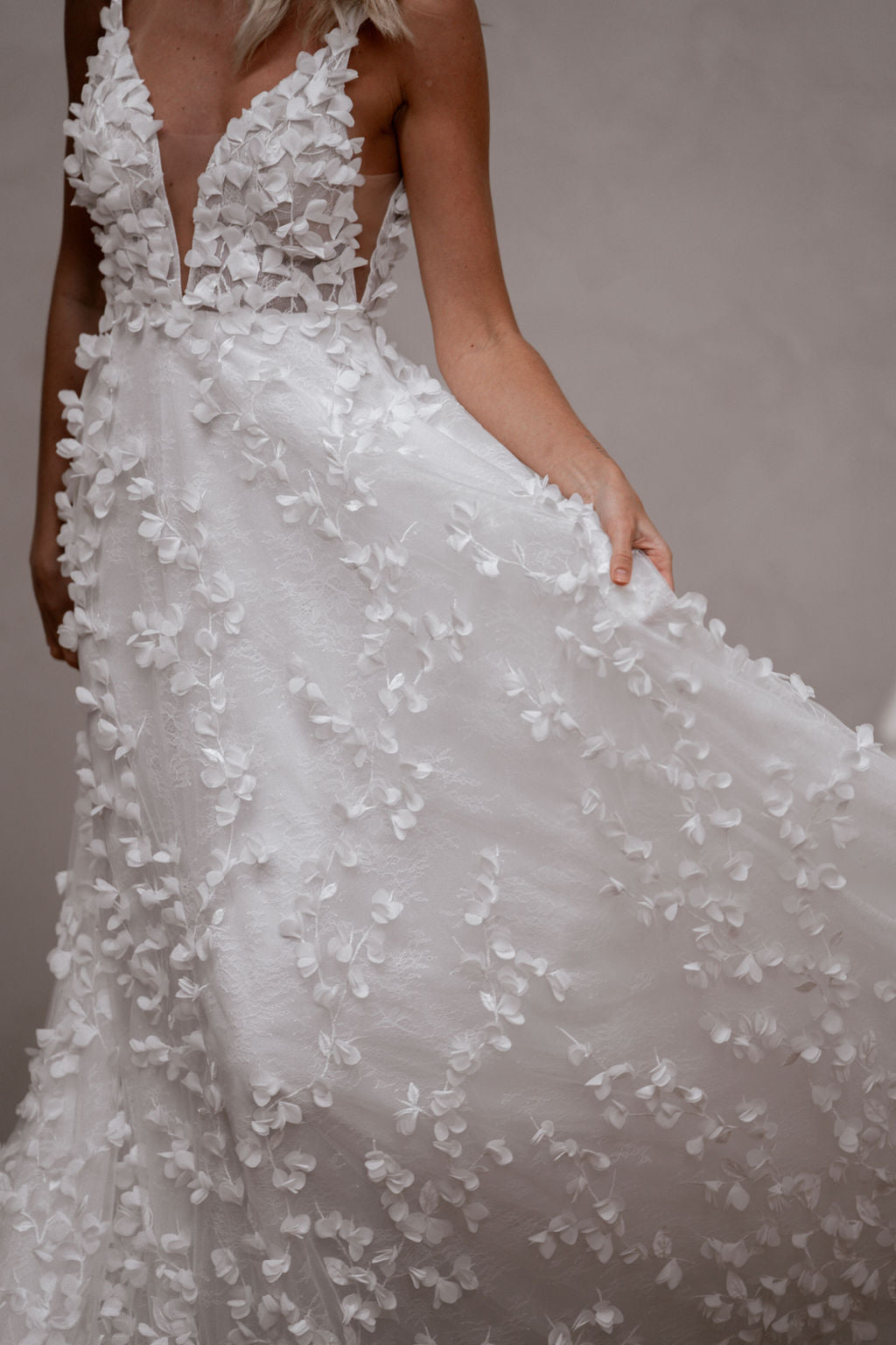 3D Lace Fabric - Wholesale & Retail for Fashion Designers - Perfect for Wedding Dresses, Costumes & DIY Crafts