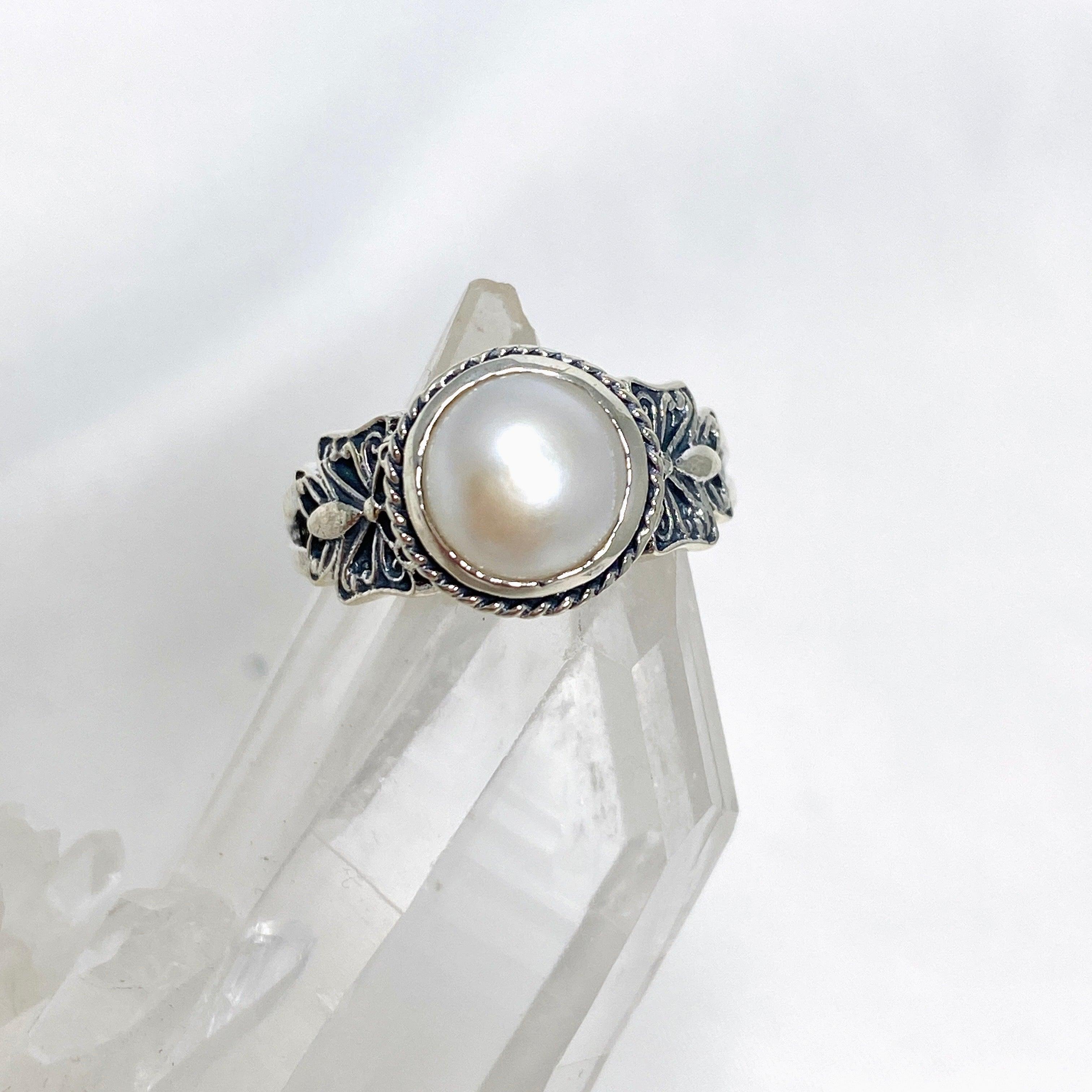 Exquisite Pearl Round Ring with Decorative Setting R3671 - Elegant Jewelry for Women, Perfect for Weddings, Parties & Special Occasions