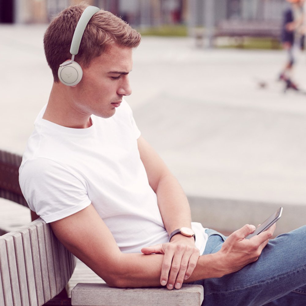 Libratone Q Adapt Wireless Bluetooth Over-Ear Headphones with Active Noise Cancelling, CSR 8670 Chip, aptX Hi-Fi Sound & Deep Bass, 20H Playtime - Perfect for Travel, Work, TV Watching & Commuting (White)