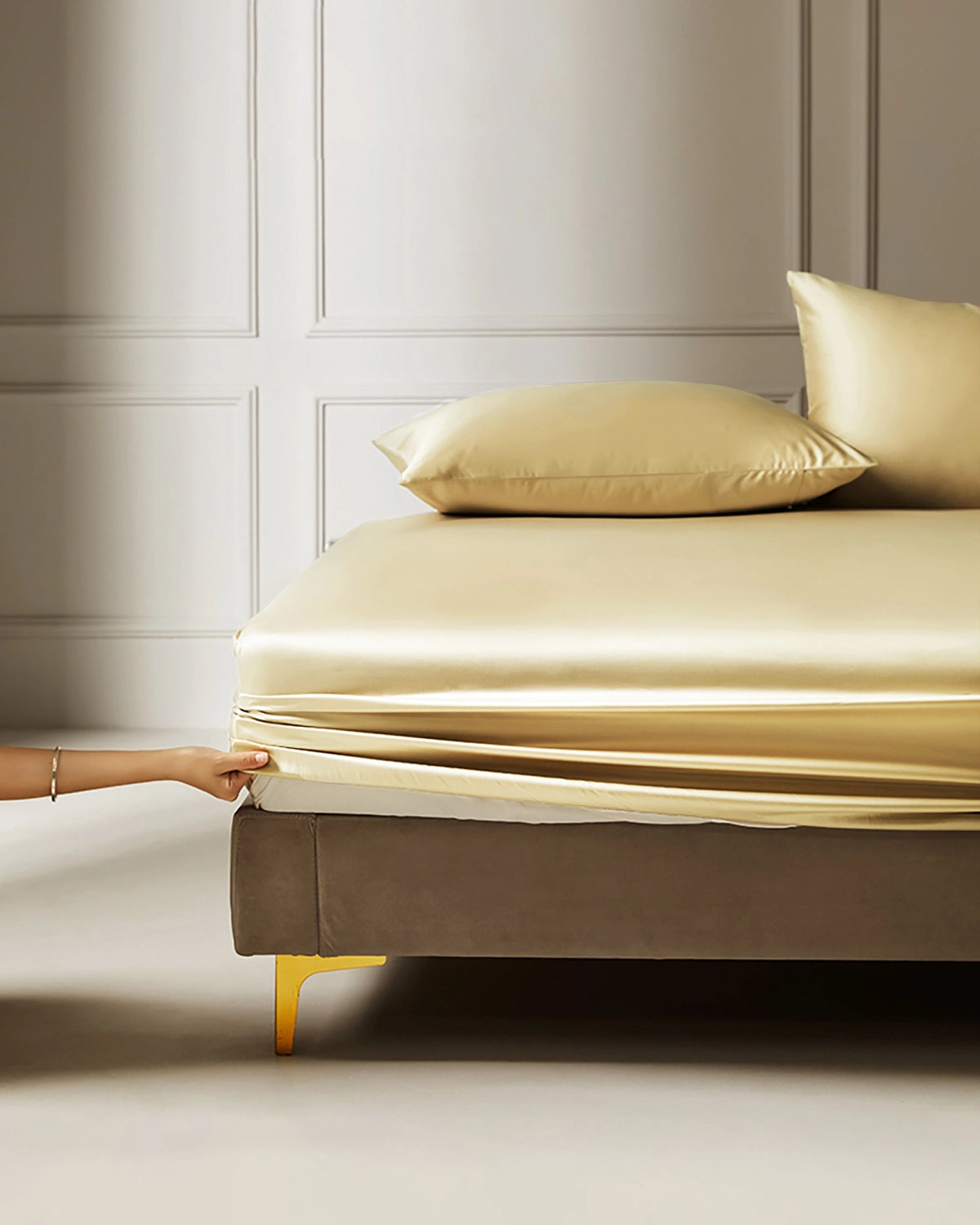 25 Momme 3-Piece Silk Fitted Sheet Set - Queen Size, Luxury 100% Mulberry Silk Bedding for Soft & Breathable Sleep - Perfect for Master Bedroom, Guest Room & Hotel Use