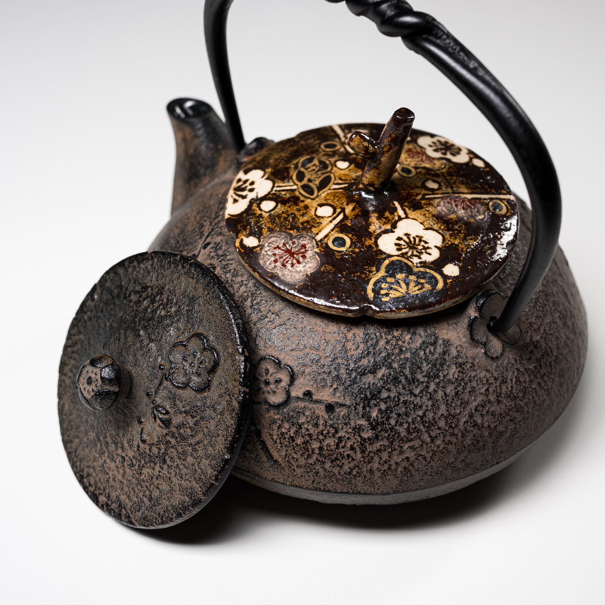 Premium Japanese Kyo Kiyomizu Ware Cast Iron Teapot - 510ml Plum Design, Authentic Nambu Ironware for Tea Brewing | Perfect for Japanese Tea Ceremony, Home Decor & Gift Giving
