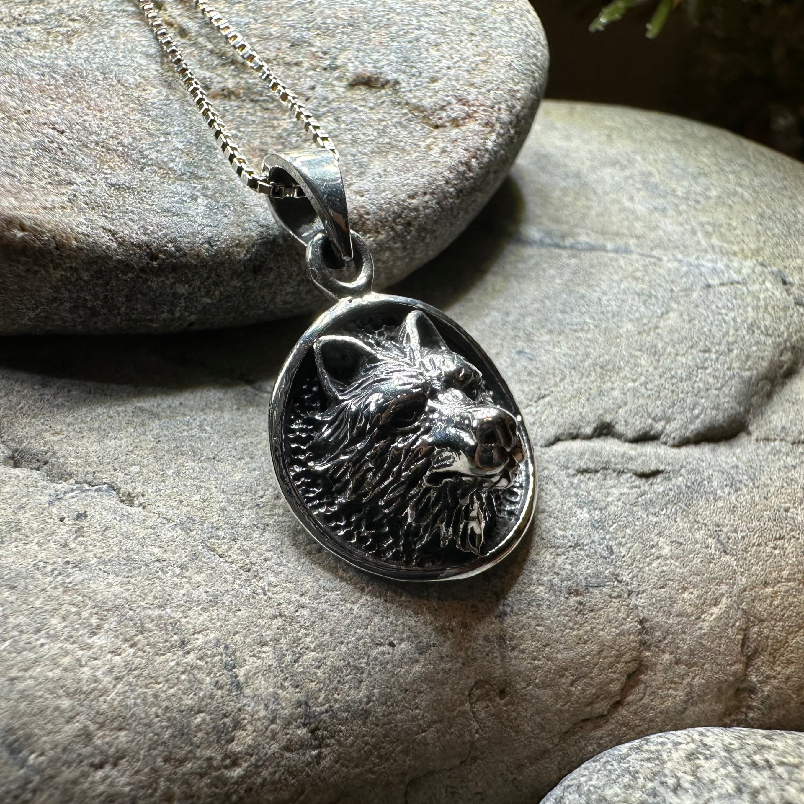 3D Wolf Necklace for Men & Women - Sterling Silver Howling Wolf Pendant - Perfect for Gifts, Outdoor Enthusiasts & Nature Lovers