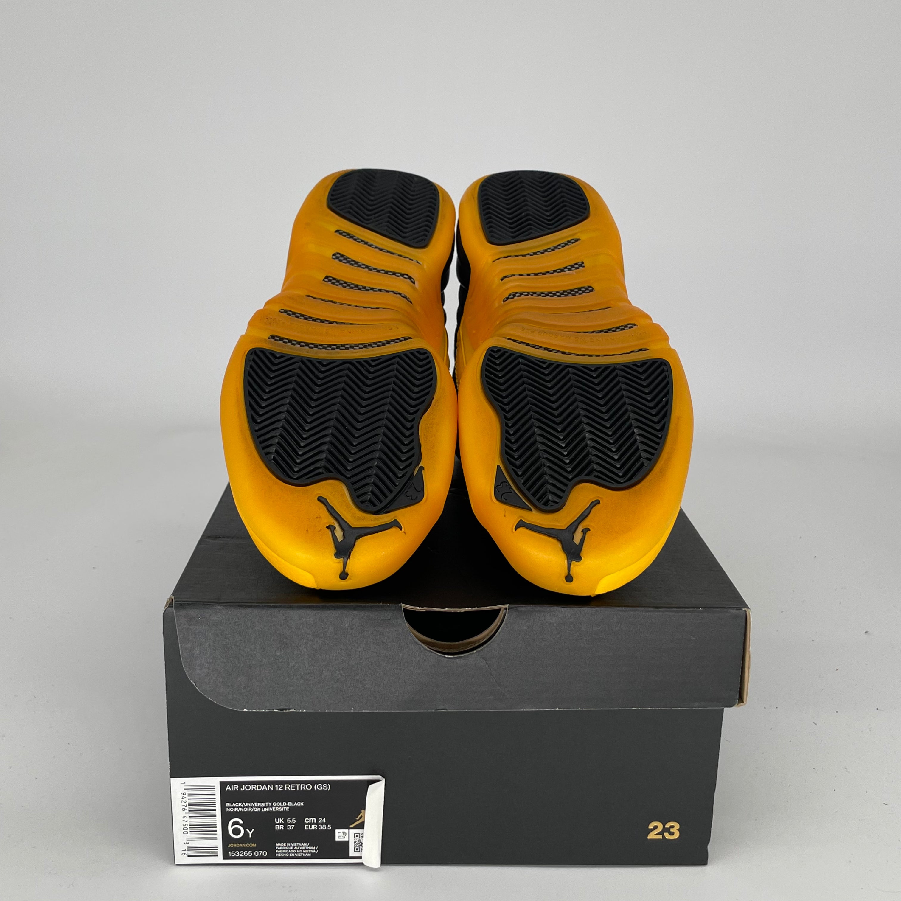 AIR JORDAN 12 UNIVERSITY GOLD Basketball Shoes Size 6Y (153265-070) - Perfect for Kids' Basketball Games & Streetwear Fashion