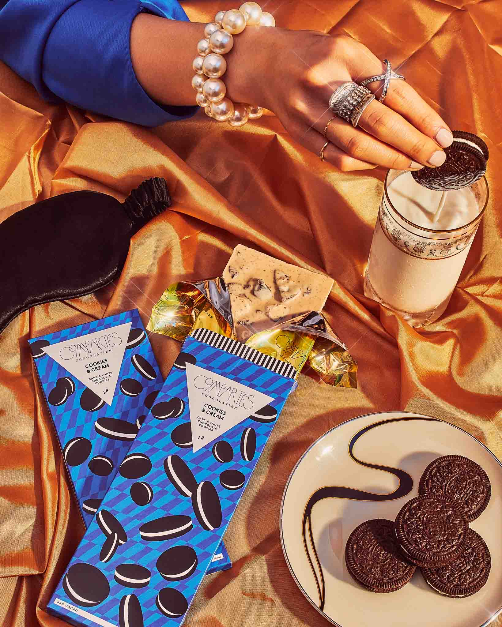 Delicious Cookies & Cream Chocolate Bar - Rich & Creamy Milk Chocolate with Crunchy Cookie Bits - Perfect for Gifts, Snacking & Desserts