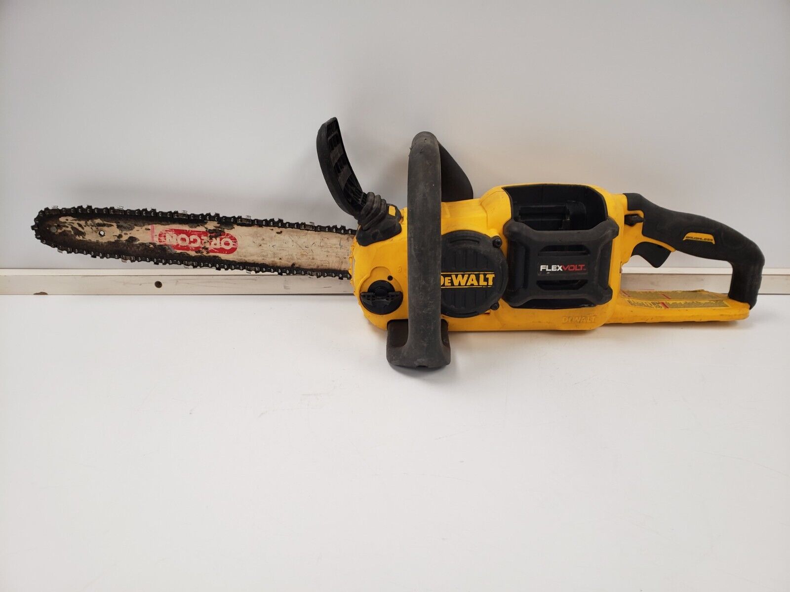 DEWALT DCCS670 20V MAX Cordless Chainsaw - 12-Inch Bar, Brushless Motor, Tool-Free Chain Tensioning - Perfect for Tree Trimming, Firewood Cutting, and Landscaping