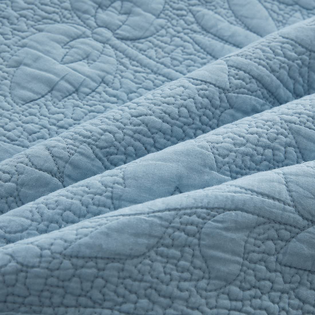 VCTOPS 3-Piece Elegant Embroidery Quilt Set - 100% Cotton Queen Size Bedspread with 2 Shams, Blue Floral Coverlet - Perfect for Master Bedroom, Guest Room & Cozy Home Decor