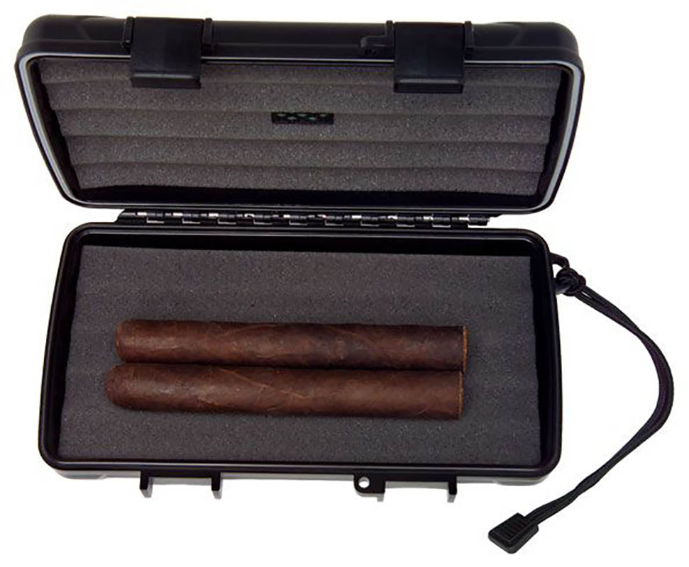 Xikar 5 Cigar Travel Humidor - Premium Portable Cigar Case with Humidifier | Perfect for Travel, Business Trips & Outdoor Adventures