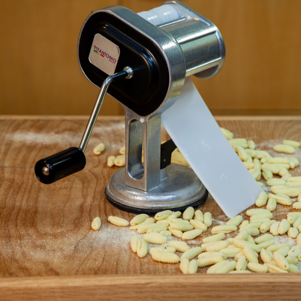 Vitantonio Gustoso Cavatelli Maker - Authentic Italian Pasta Machine for Homemade Cavatelli - Perfect for Italian Cuisine, Family Dinners & Gourmet Cooking
