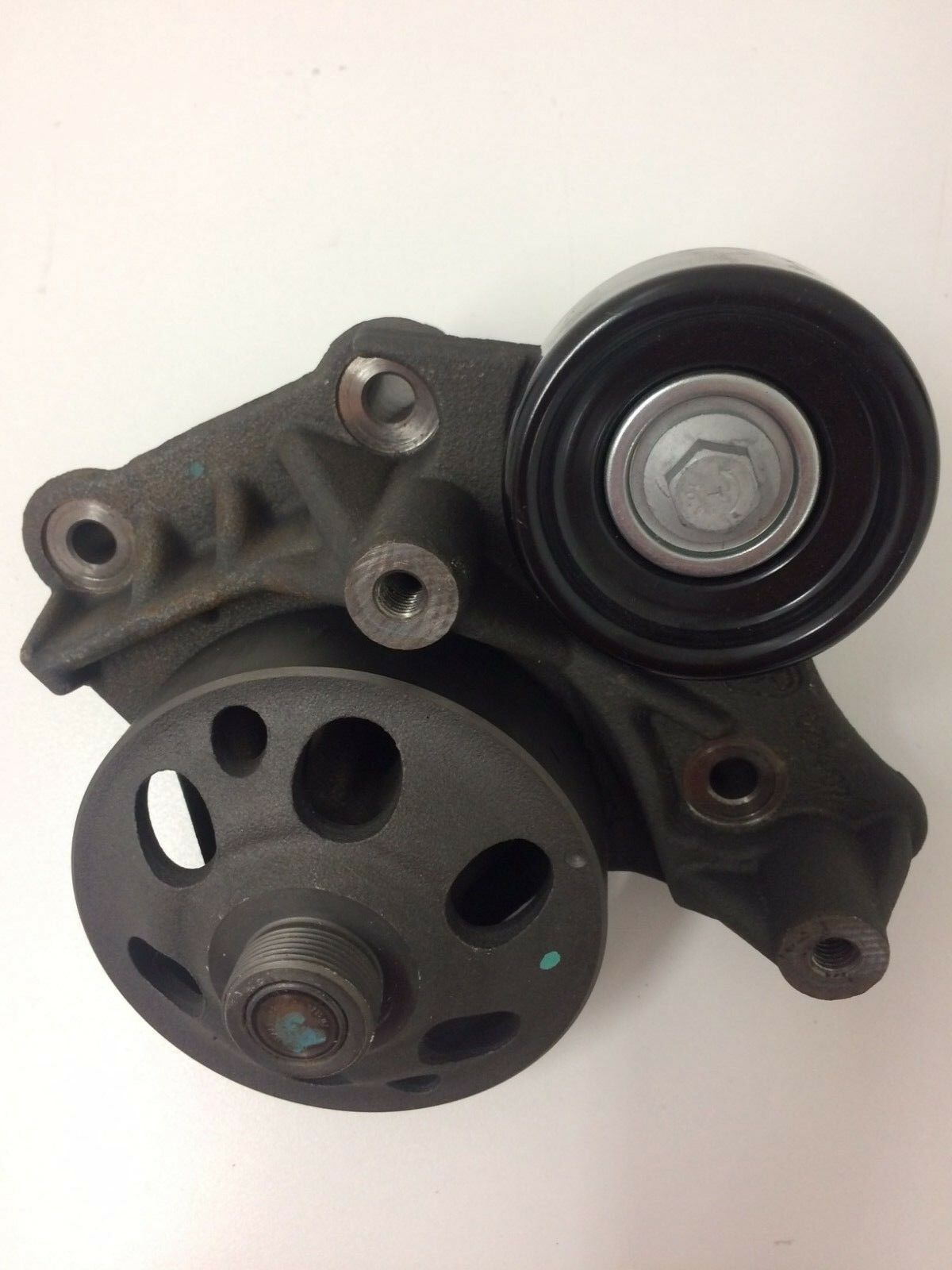 Genuine Holden RG Colorado 2.8L Duramax Cooling Fan Hub & Bracket Kit - Replacement Part for Engine Cooling System | Perfect for Off-Roading, Towing & Extreme Weather Conditions