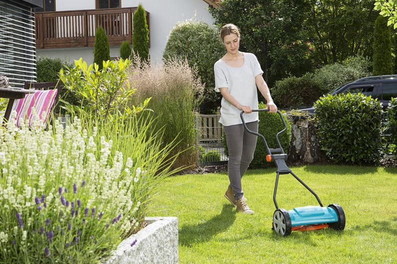 Gardena Classic 330 4027-20 Cylinder Lawn Mower - Manual Push Reel Mower for Small to Medium Lawns - Perfect for Eco-Friendly Grass Cutting in Backyards & Gardens