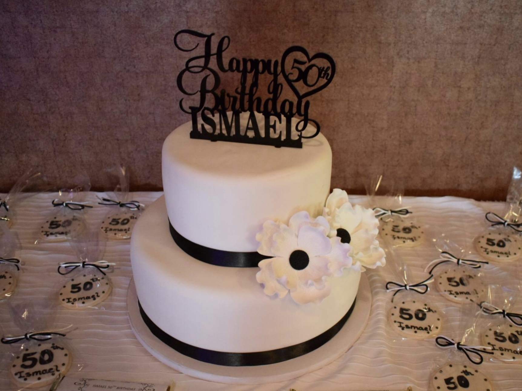 Personalized Happy Birthday Cake Topper - Custom Name & Age Acrylic Cake Decoration with Heart Design for Birthday Parties, Anniversaries & Special Celebrations