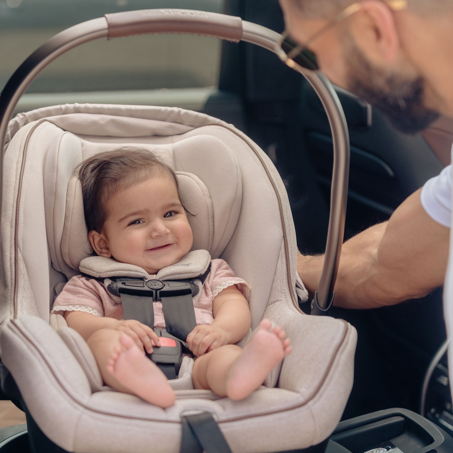 Maxi Cosi Peri 180 Rotating Infant Car Seat - 360° Swivel Base for Easy Entry & Exit - Rear & Forward Facing - For Babies 4-35 lbs - Perfect for Travel & Daily Commute
