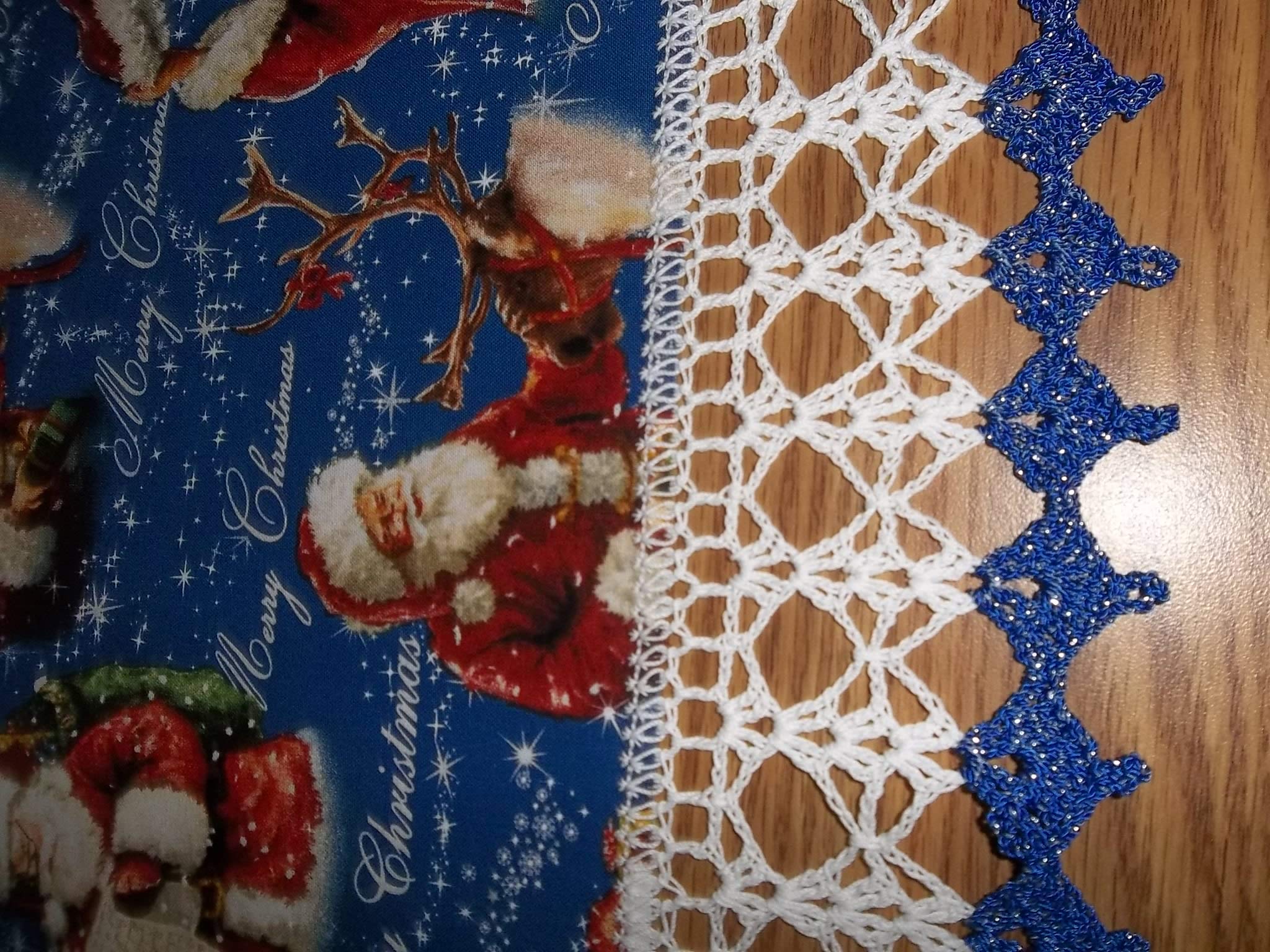 Handmade Crocheted Santa Christmas Table Runner - Elegant Oval Lace Table Topper for Holiday Decorations, Centerpiece & Festive Gift (Perfect for Dining Tables, Fireplace Mantels & Christmas Party Decor)