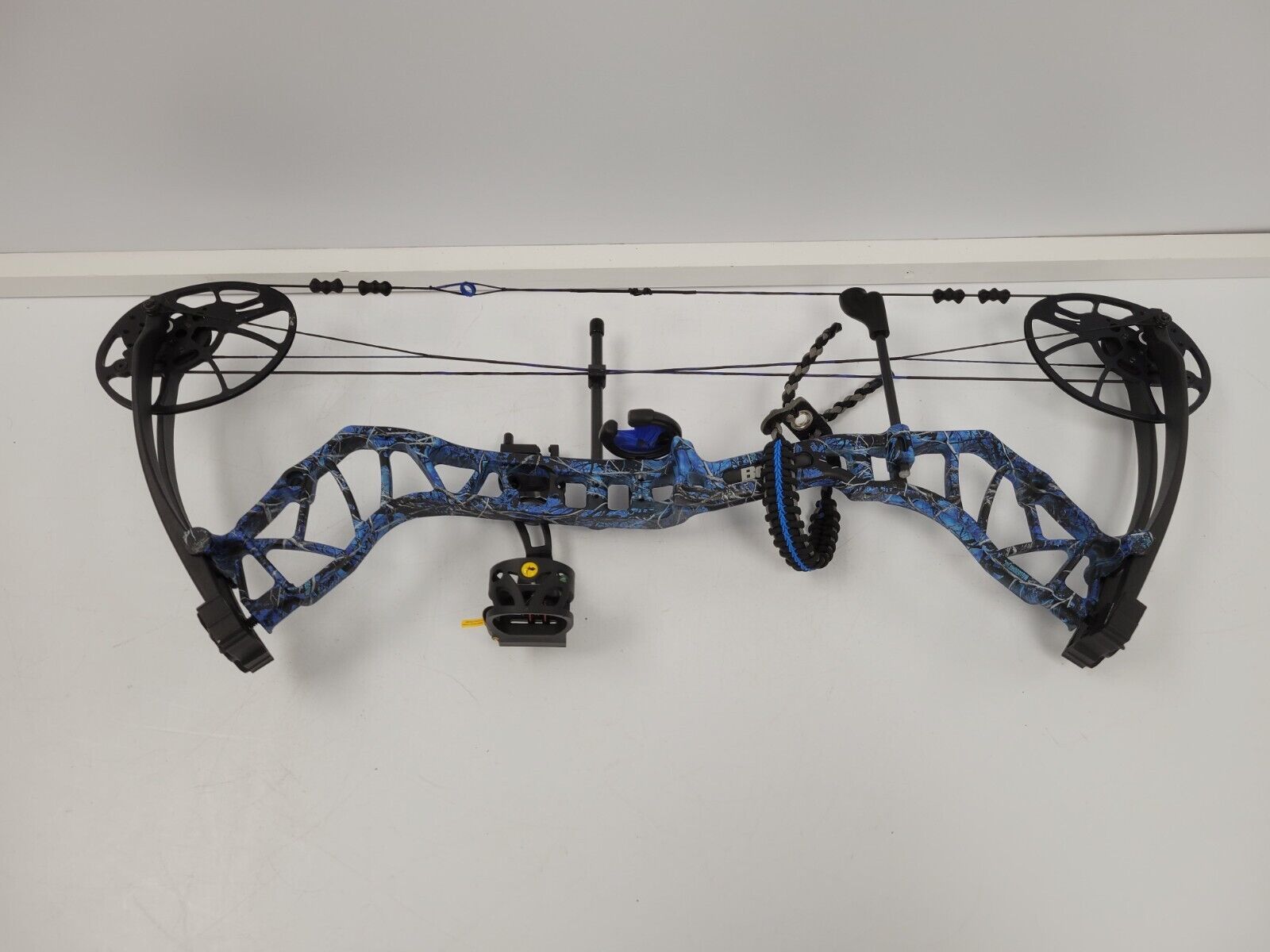 Bear Trophy Ridge Compound Bow for Hunting & Target Practice - High Performance Archery Equipment for Outdoor Sports & Competition