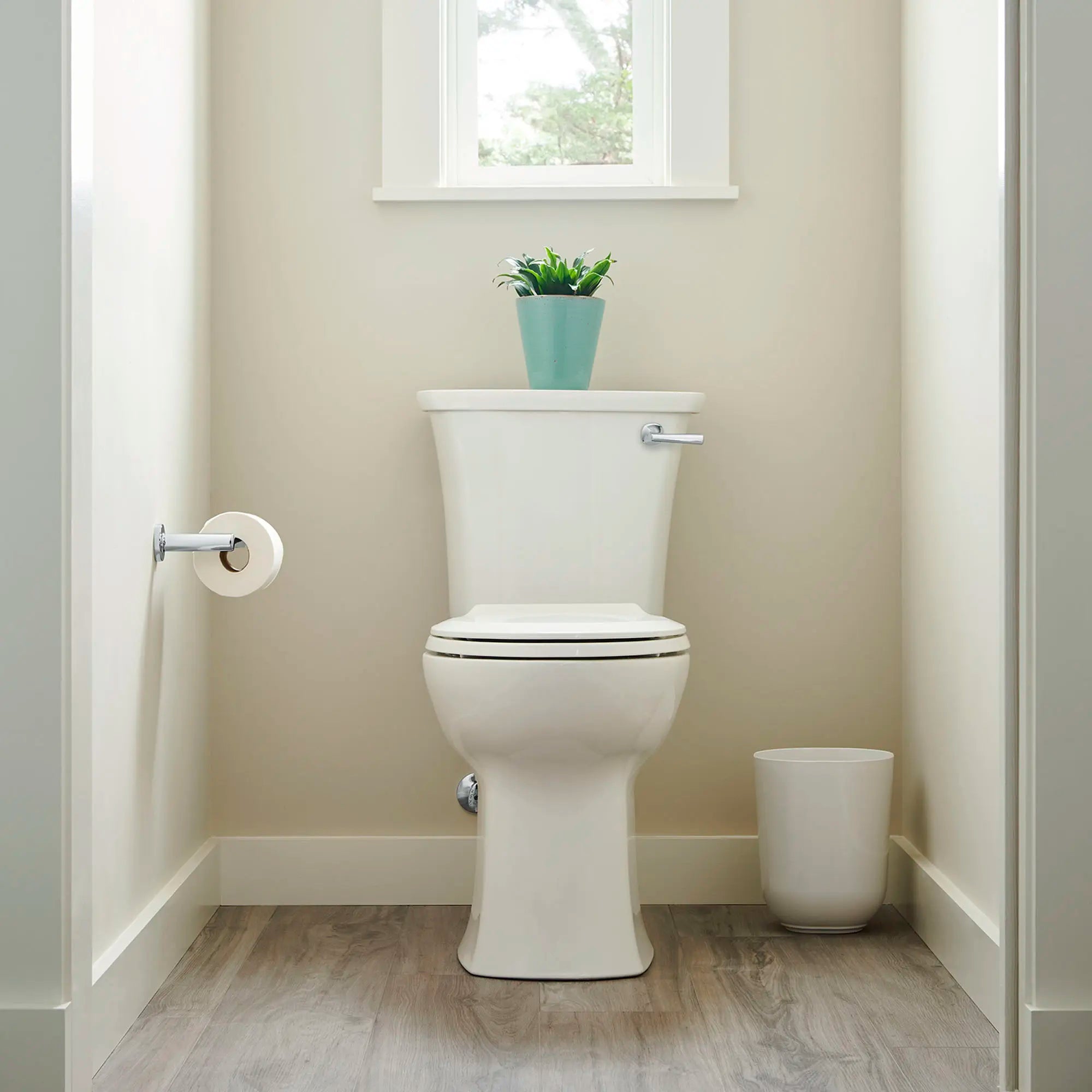 Edgemere® Two-Piece 1.28 GPF/4.8 LPF Water-Saving Round Front Right-Hand Flush Toilet - Compact Bathroom Solution for Small Spaces & Modern Homes