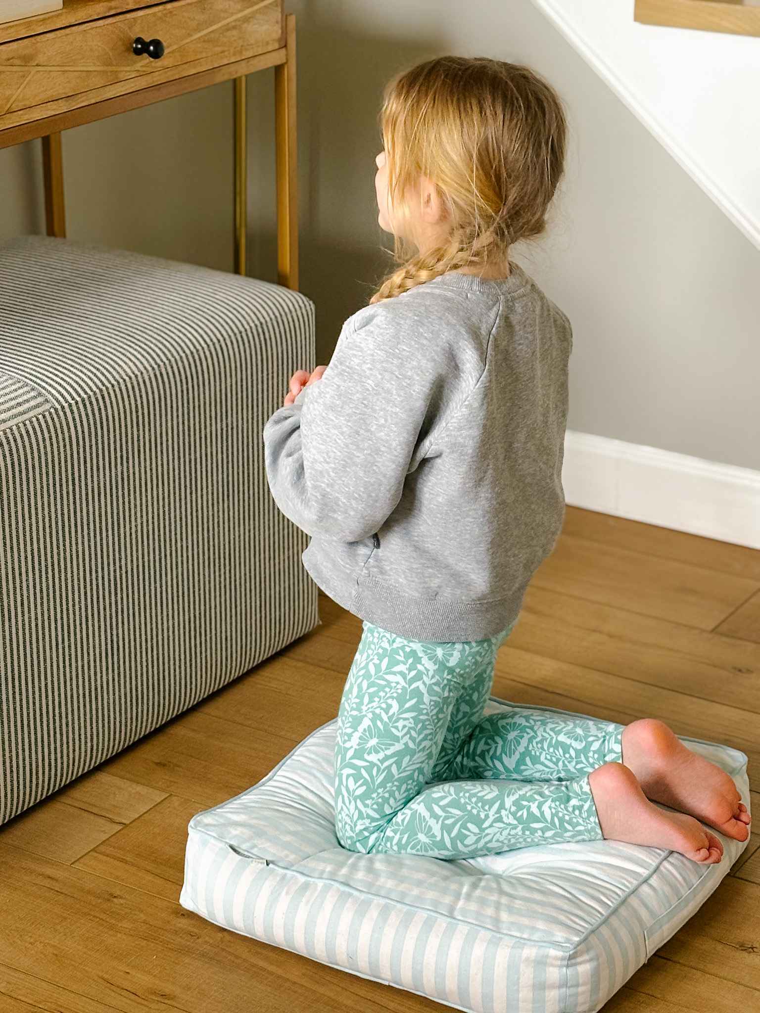 Kids Prayer Kneeler - Sky Blue Stripe Design for Comfortable Worship | Perfect for Church, Home & Sunday School Devotions