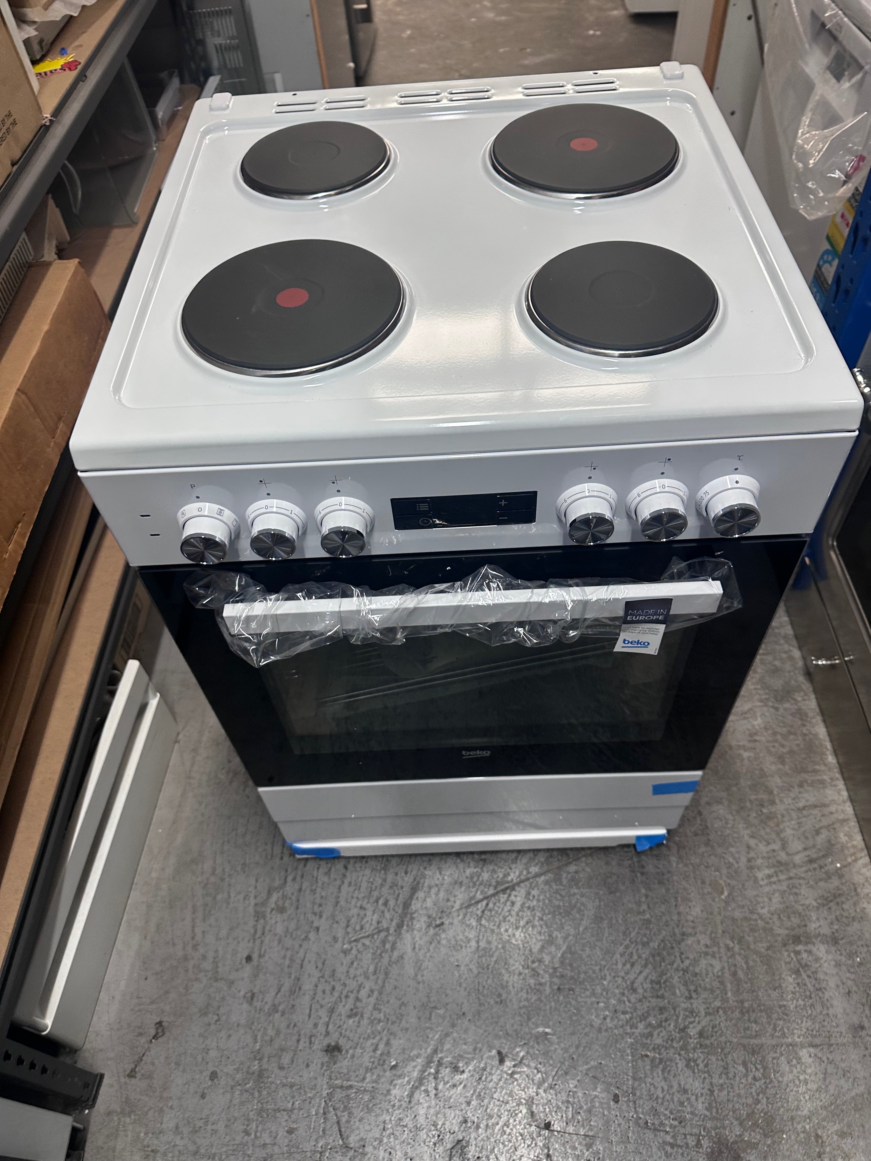 Beko 60cm Electric Freestanding Oven Stove - Factory Second | Energy Efficient Built-In Kitchen Appliance for Baking, Roasting & Cooking | Perfect for Home Chefs & Small Kitchens