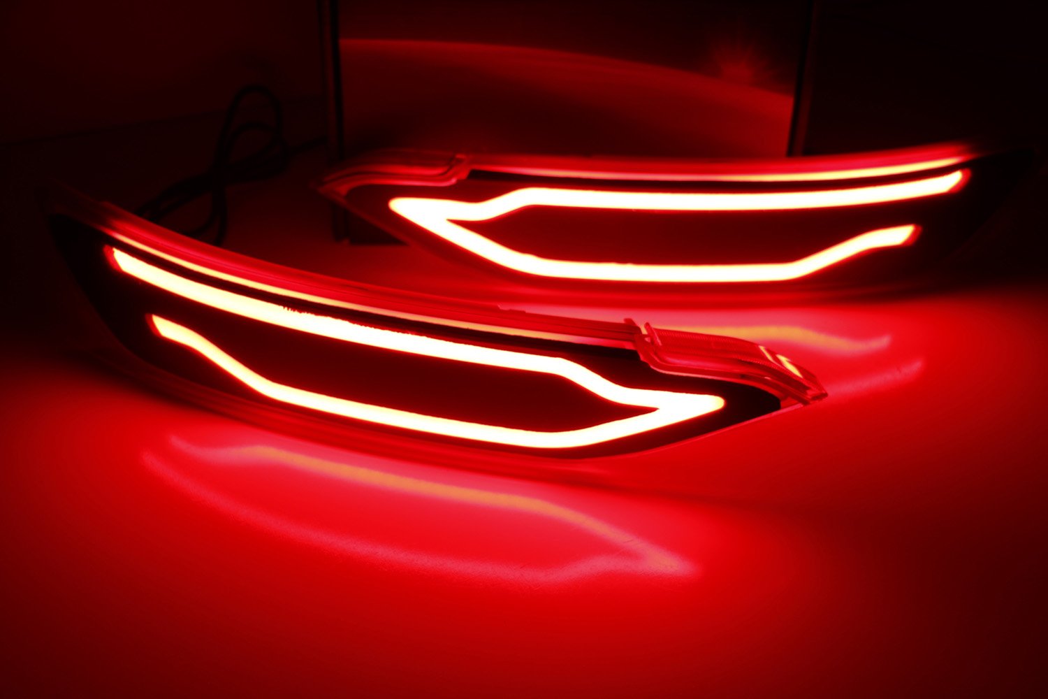 iJDMTOY JSR Style Red LED Bumper reflector lights - Compatible with 2016-2021 Hyundai Tucson IX35 - Tail lights, Brake lights & Rear fog lamps - Upgrade your car's rear lighting for enhanced safety and style