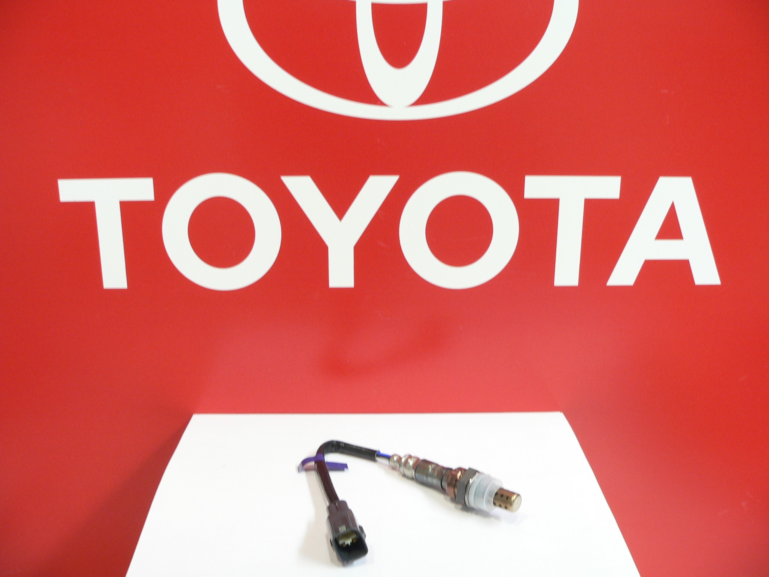 TOYOTA 89465-0C140 Oxygen Sensor - Compatible with Select TOYOTA Models - High Performance O2 Sensor for Improved Fuel Efficiency & Emissions - Perfect for Engine Diagnostics & Performance Tuning