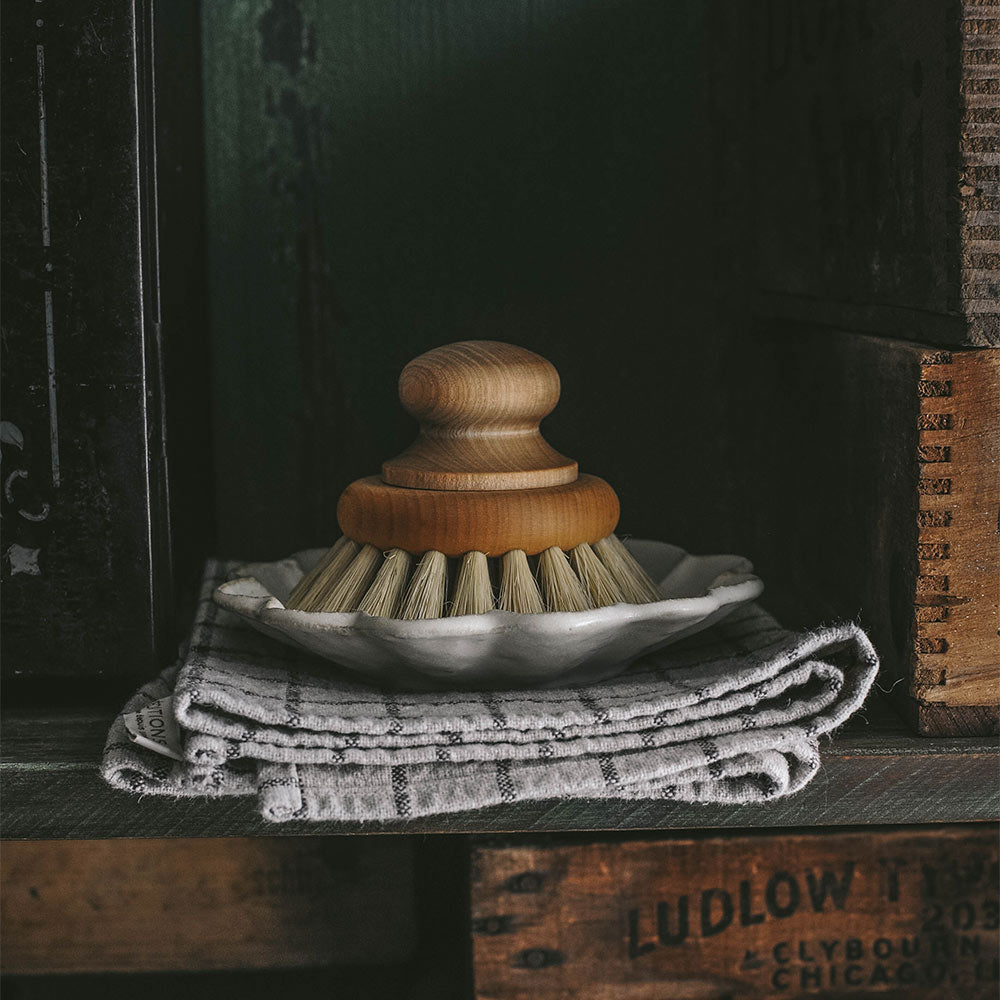 Pan & Scrub Brush with Knob - Heavy Duty Kitchen Cleaning Brush for Pots, Pans & Dishes - Perfect for Home, Restaurant & Outdoor Cooking