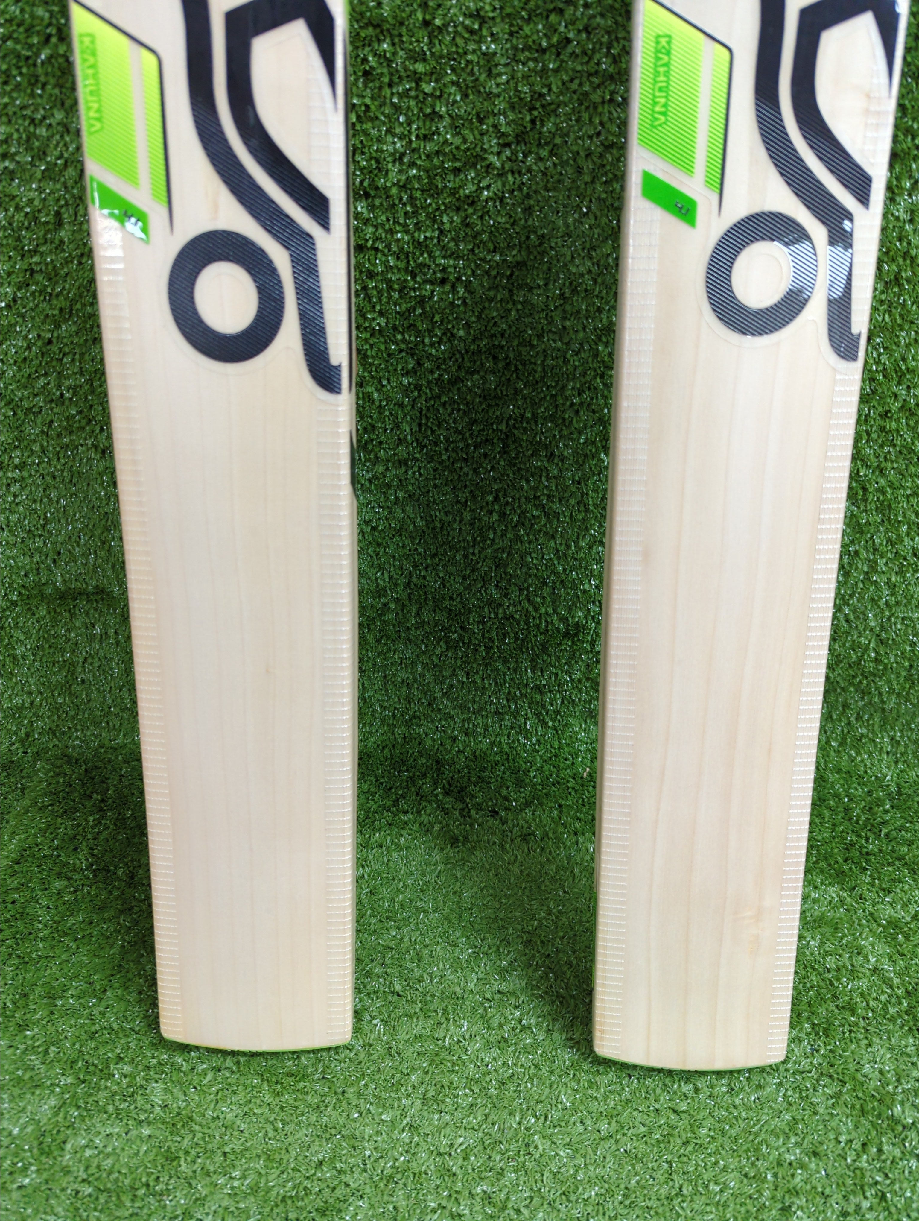 Kookaburra Kahuna 4.1 Junior/Youth English Willow Cricket Bat - Lightweight & Durable for Young Players - Perfect for Practice, Matches & Cricket Training