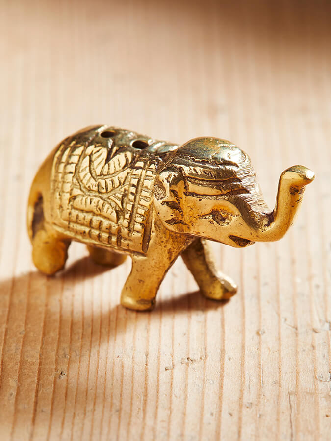 Namaste Antique Brass Elephant Incense Stick Holder - Small Handcrafted Statue for Meditation, Yoga & Home Decor | Perfect for Spiritual Practice, Gift Giving & Indian Style Interior Design