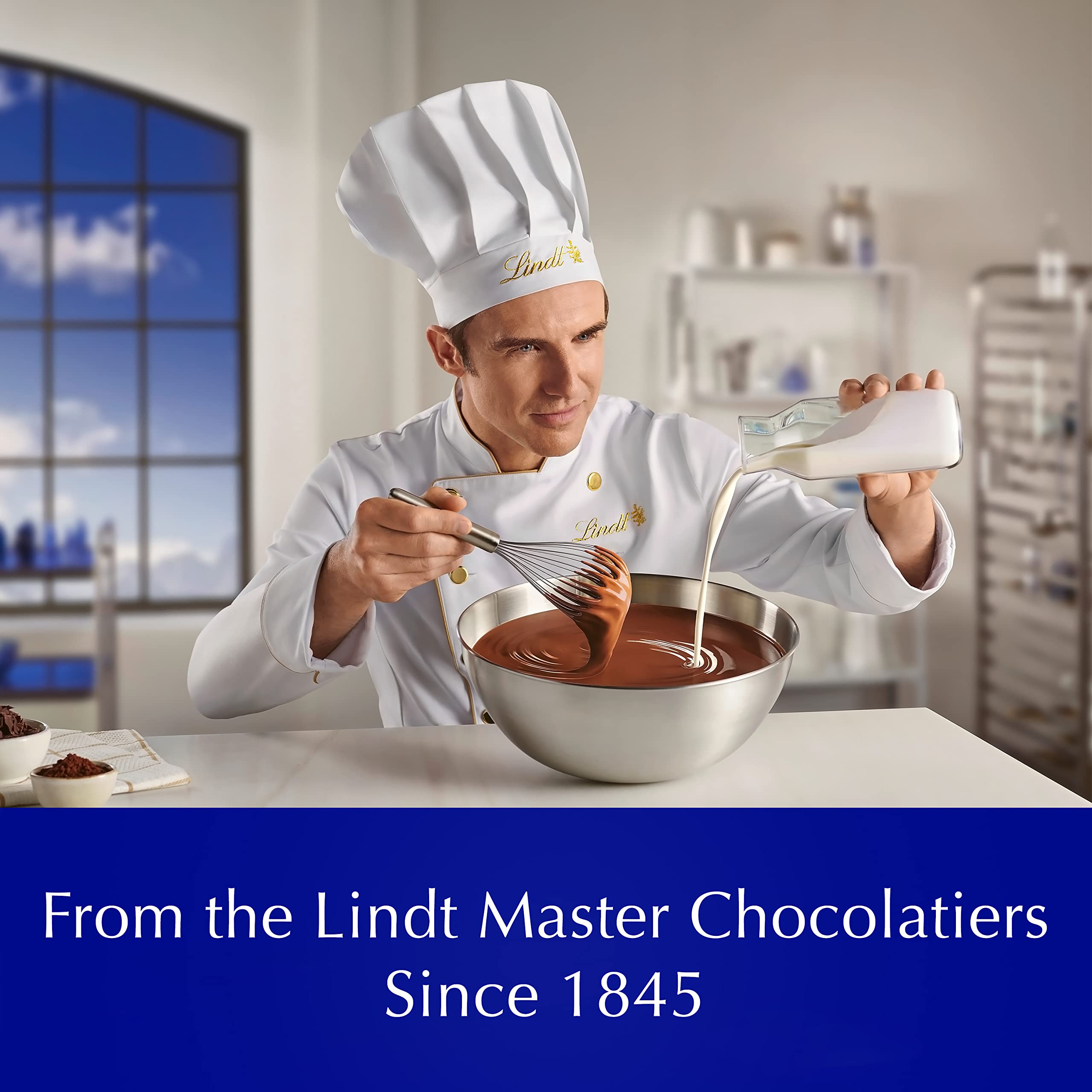 Lindt CLASSIC RECIPE Hazelnut Milk Chocolate Candy Bar 4.4 oz - Premium Swiss Chocolate for Gifts, Desserts & Snacking