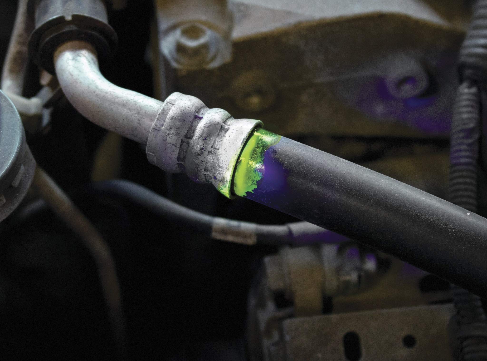 LF040CS SOLO-SHOT Single-Use Air Conditioner Refrigerant Leak Detection Kit - (4) UV Fluorescent Dye Syringes, Safety Glasses, R134a Hose Coupler | Made in USA | Perfect for HVAC Technicians & DIY Car AC Repair