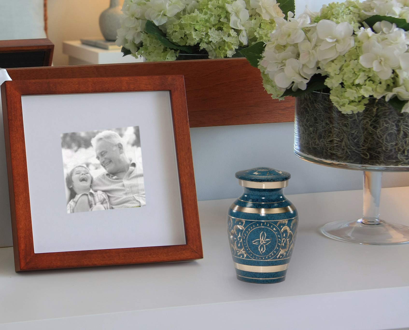 Majestic Radiance Keepsake Urns for Human Ashes - Elegant Velvet Gift Box, Memorial Urn for Cremation Ashes | Perfect for Home Memorials, Funeral Services & Honoring Loved Ones