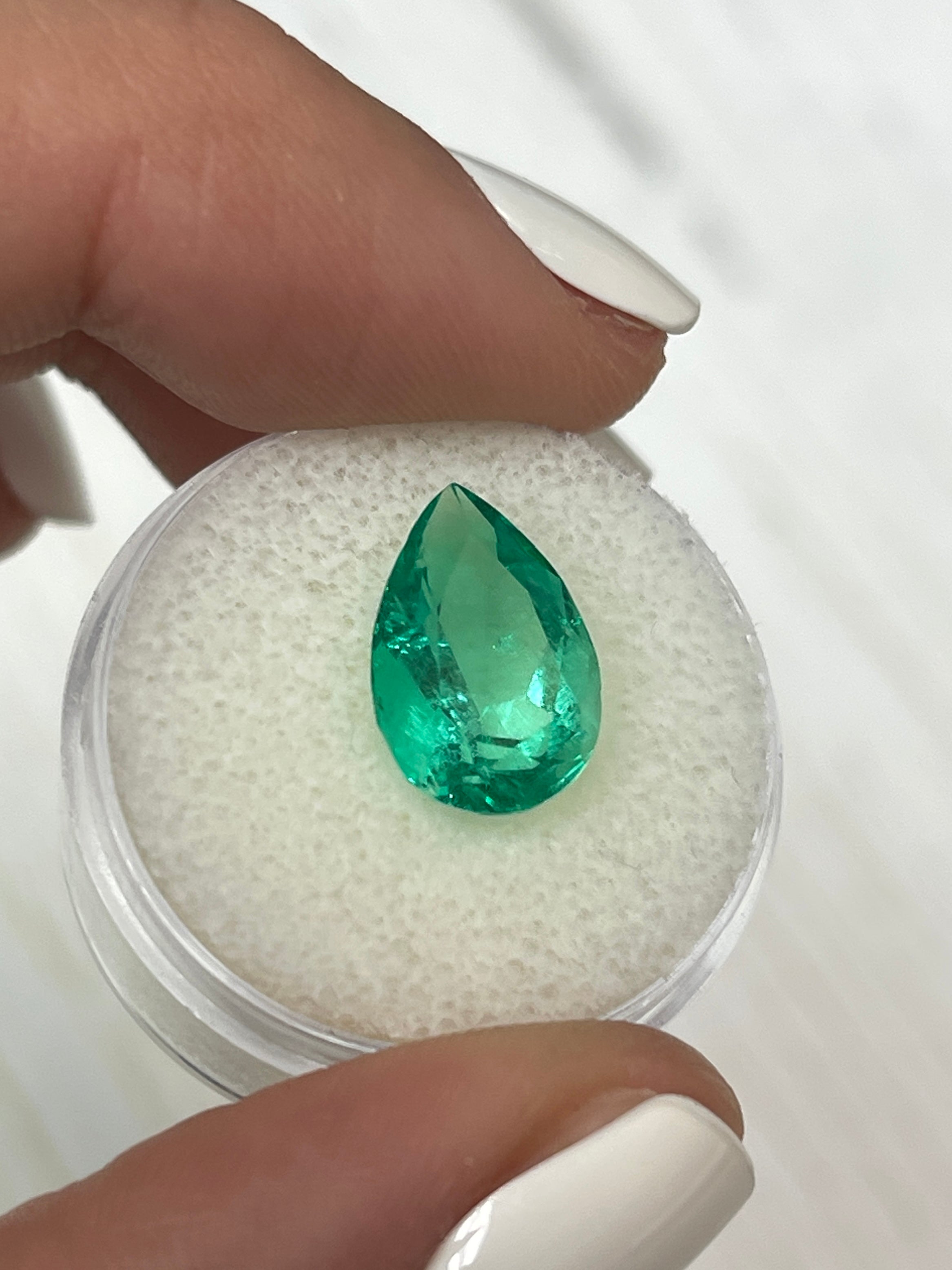 4.59 Carat Natural Colombian Emerald Pear Cut Loose Gemstone - 14x9mm for Jewelry Making, Engagement Rings & Luxury Gifts