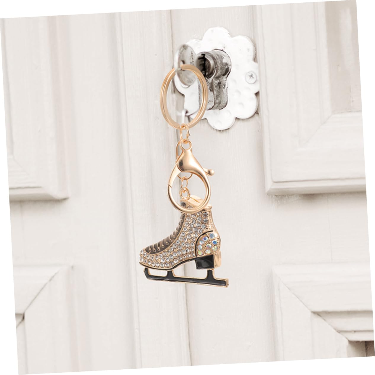 KITANDOVE Ice Skates Keychain - Cute Skating Charm Keyring with Metal Key Holder - Perfect Gift for Skaters & Ice Hockey Fans - Great for Backpacks, Gym Bags & Winter Sports Enthusiasts