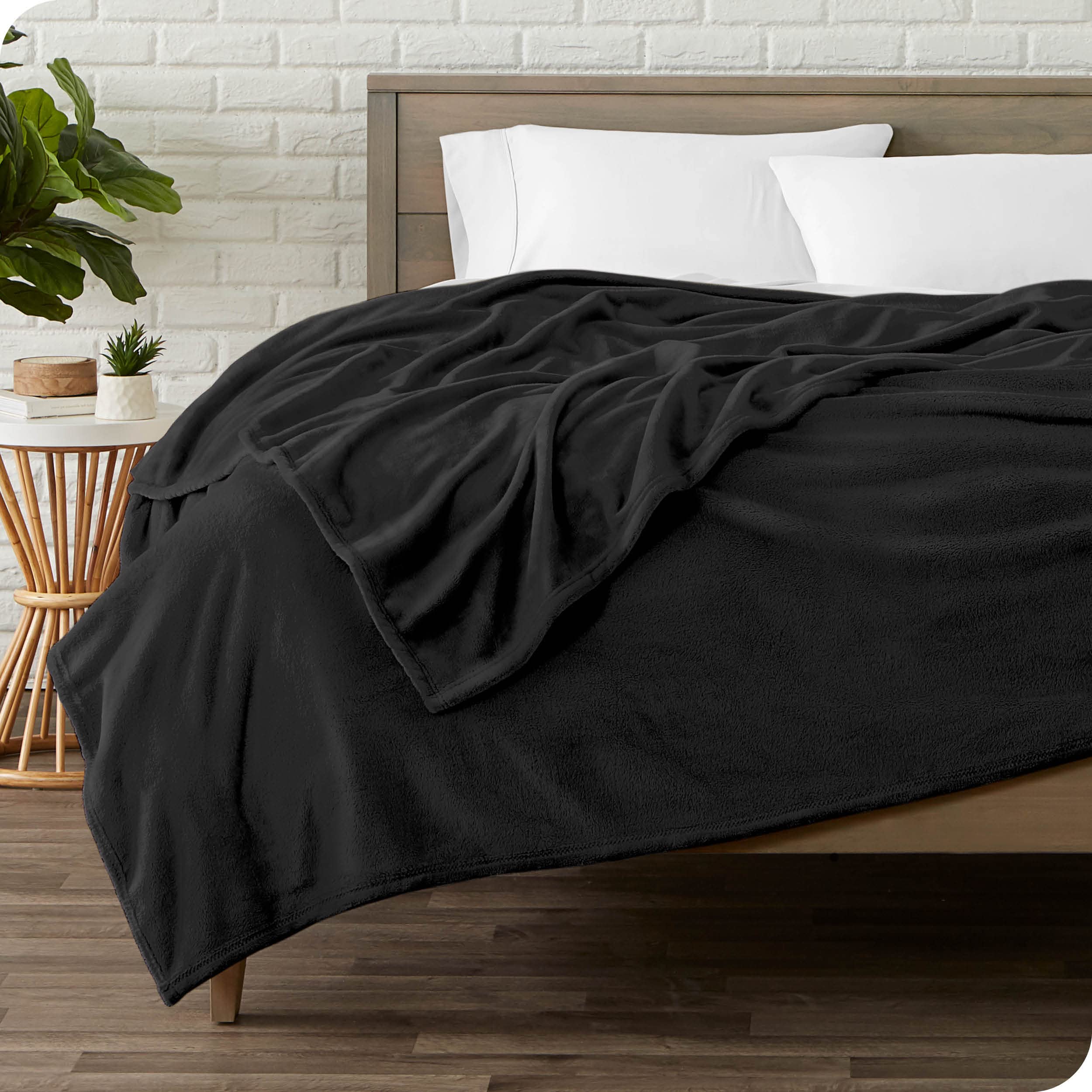 Ultra Soft Microplush Fleece Blanket - Full/Queen Size Lightweight Warm Blanket for Bed, Sofa, Travel & Camping - Cozy Black Blanket for Home, Office, Dorm & Gifts