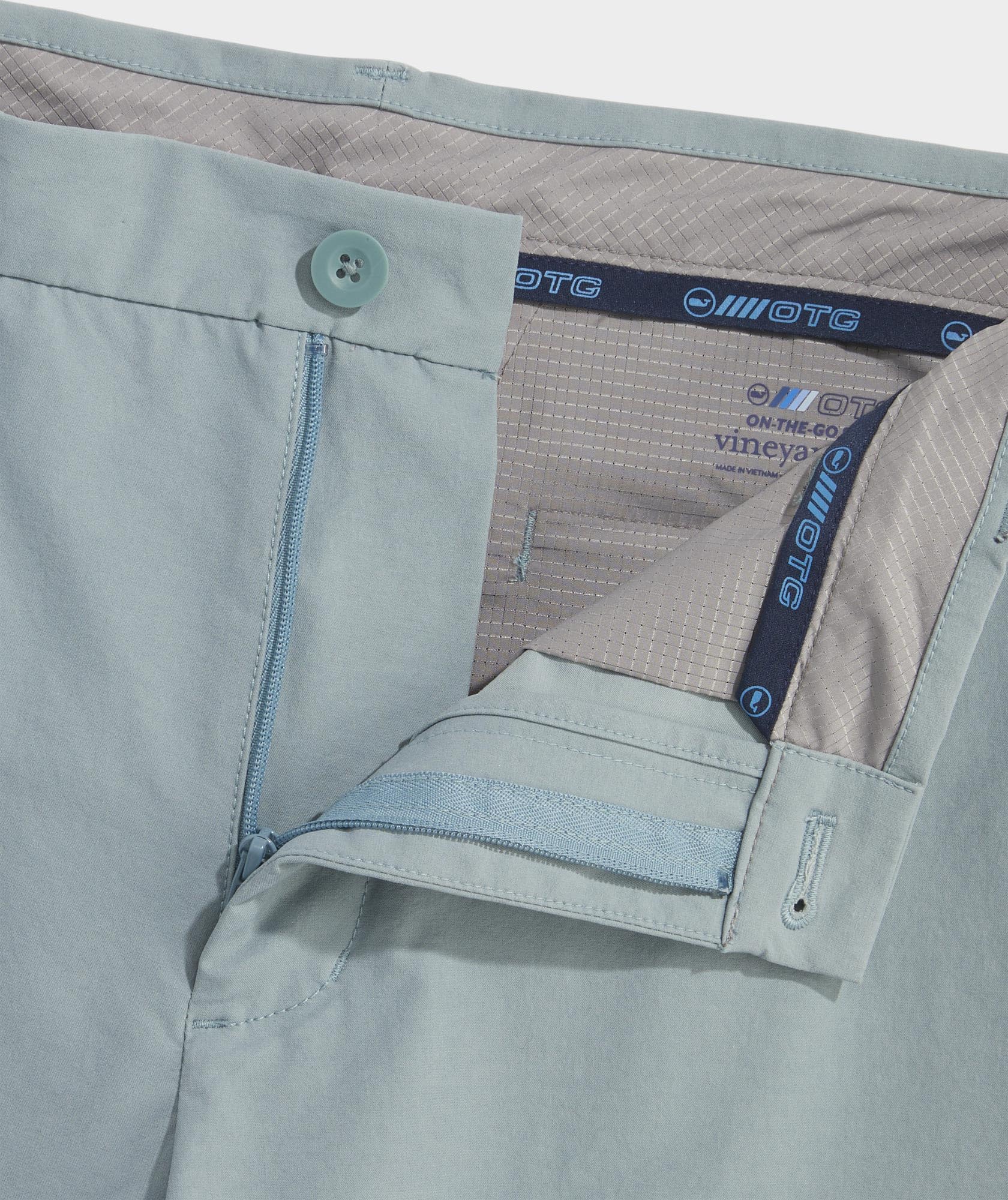 Vineyard Vines Men's 9 Inch On-The-Go Shorts - Comfortable Casual Swim & Lounge Shorts for Beach, Vacation, and Outdoor Activities
