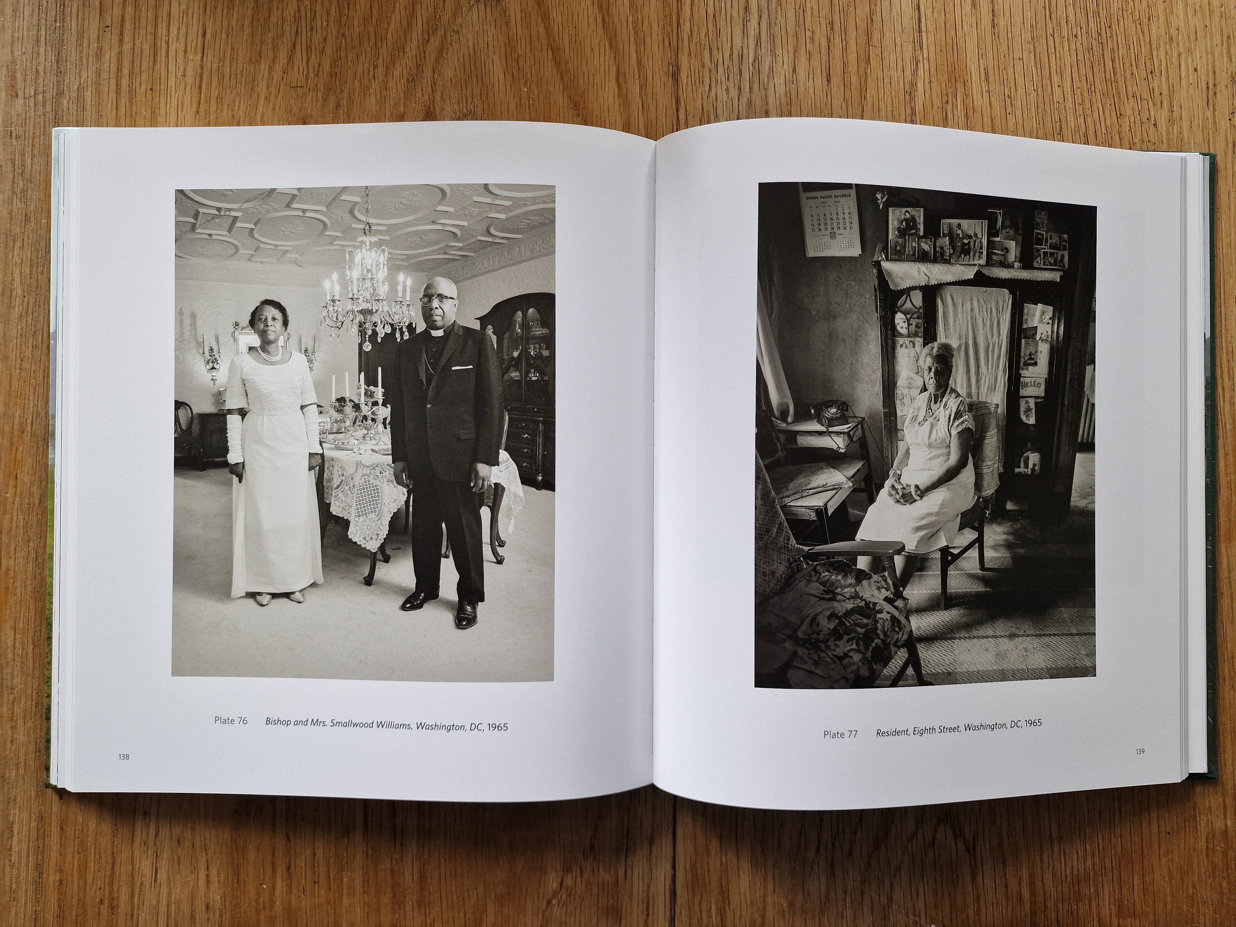 Evelyn Hofer: Eyes on the City - Photography Book | Urban Landscape & Street Photography | Perfect for Art Collectors & Photography Enthusiasts