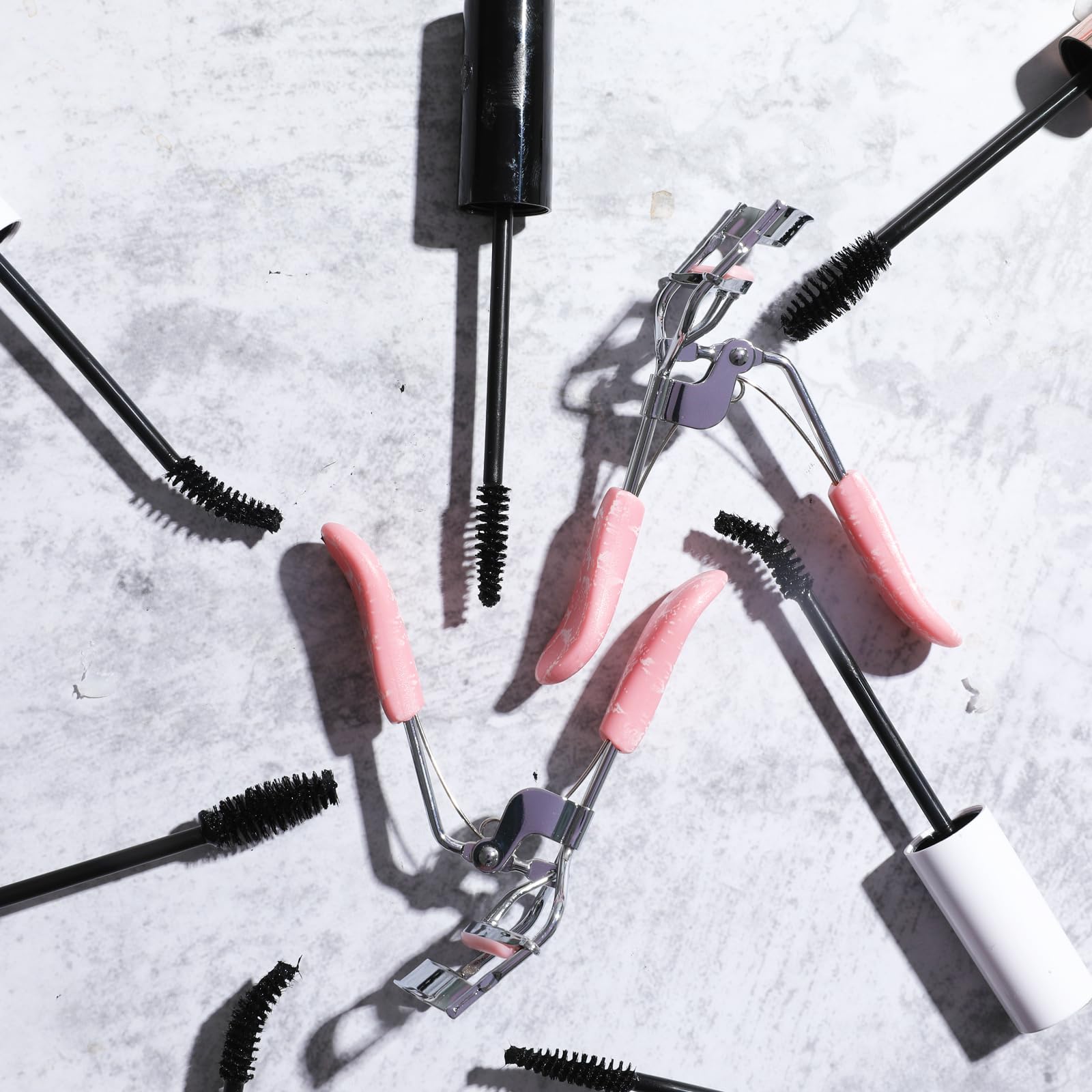Paris Hilton Eyelash Curler - Professional Lash Curler for All Eye Shapes | Long-Lasting Curl Makeup Tool | Wide Opening for Perfect Lash Lift & Definition | Comfort Grip & Easy to Use - 1pc | Ideal for Everyday Makeup, Special Occasions & Travel