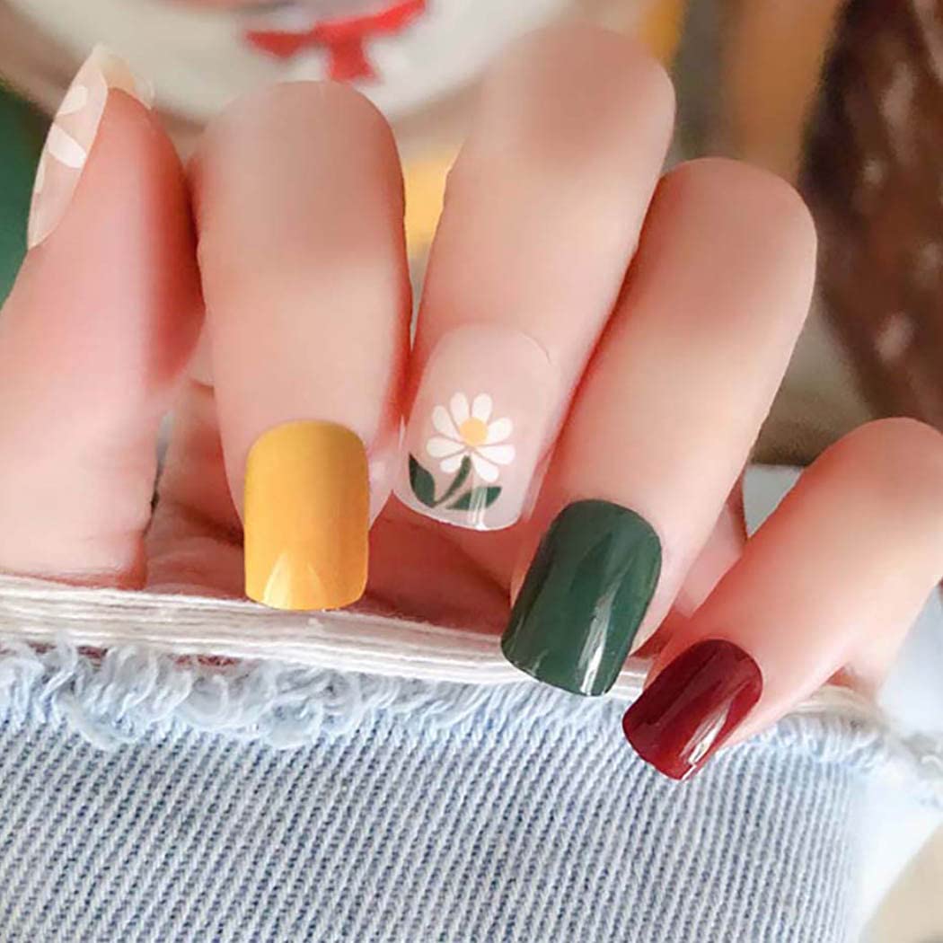 Ursumy Green Daisy Acrylic Press on Nails - 24Pcs Square False Nails with Flower Design, Full Cover Nail Tips for Women & Girls | Perfect for Parties, Weddings & Everyday Wear