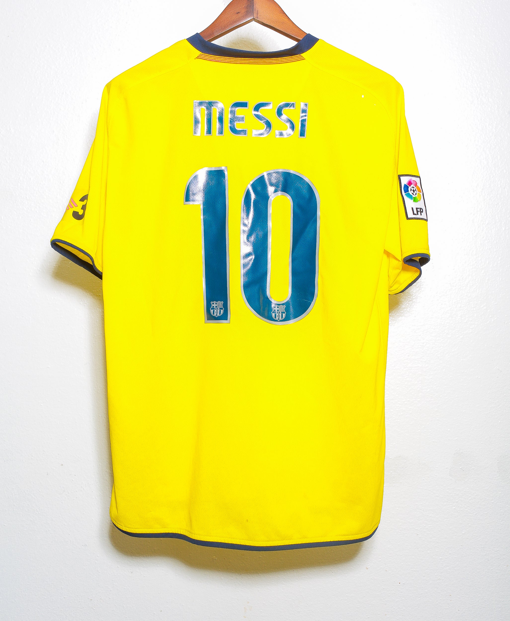 Authentic 2008-2009 FC Barcelona Away Jersey #10 Lionel Messi (Size L) - Perfect for Soccer Games, Fan Collections & Sports Memorabilia