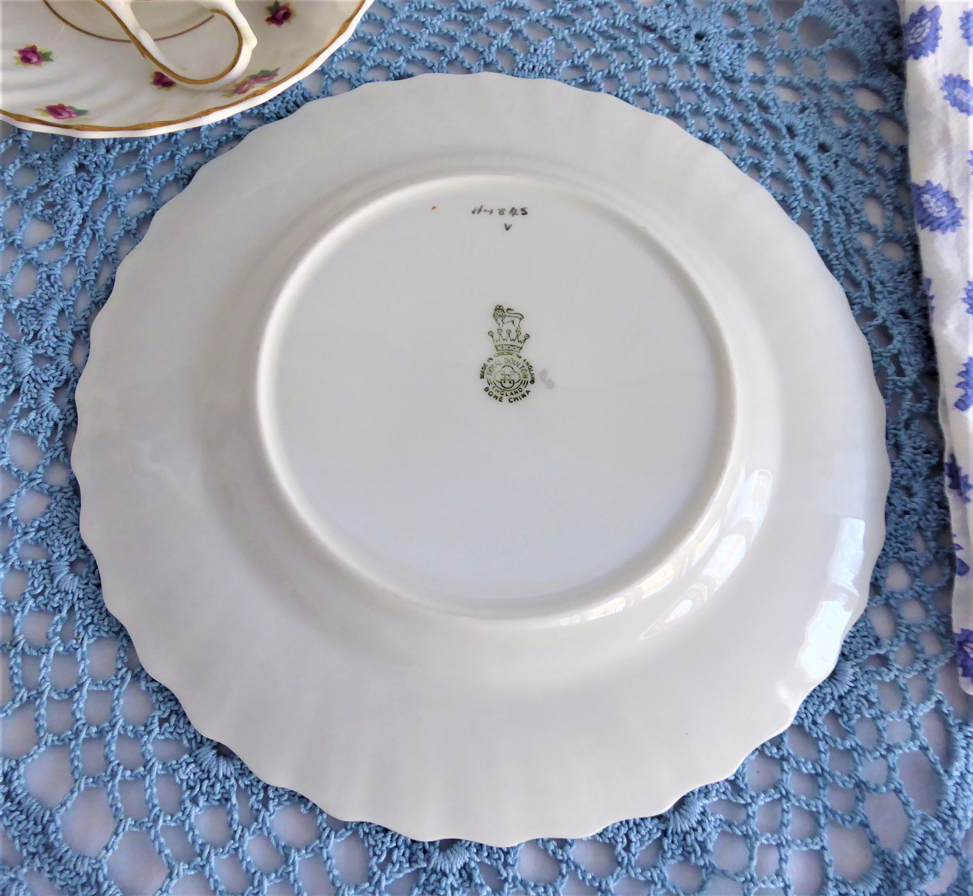 Royal Doulton Rosebud 8.25 Inch Salad Plate - Vintage 1940s Floral Tea Plate for Afternoon Tea & Special Occasions