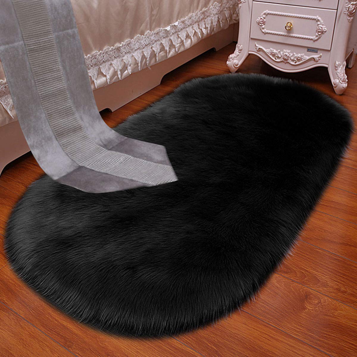 Soft Fluffy Faux Fur Area Rug - 6.6x6.6ft Black Shaggy Sheepskin Carpet for Living Room, Bedroom & Nursery - Cozy Home Decor Rug for Kids Play Area & Pet-Friendly Floor Mat