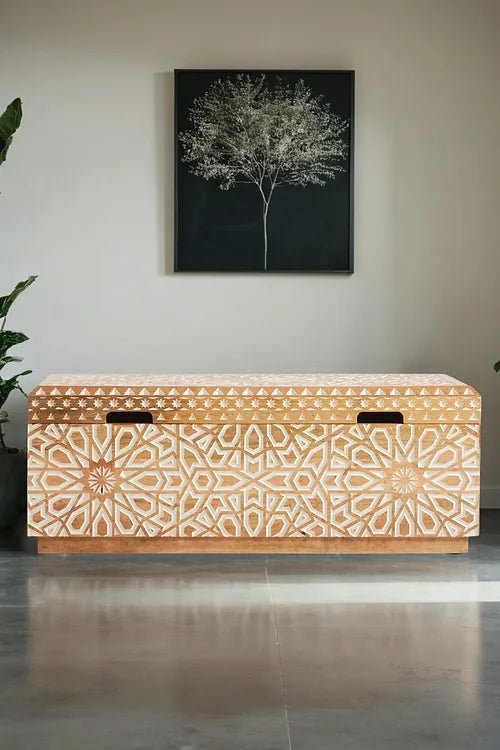 Handcrafted Wooden Albaron Blanket Chest with Intricate Carvings - Stylish Home Storage Organizer for Bedroom, Living Room & Nursery