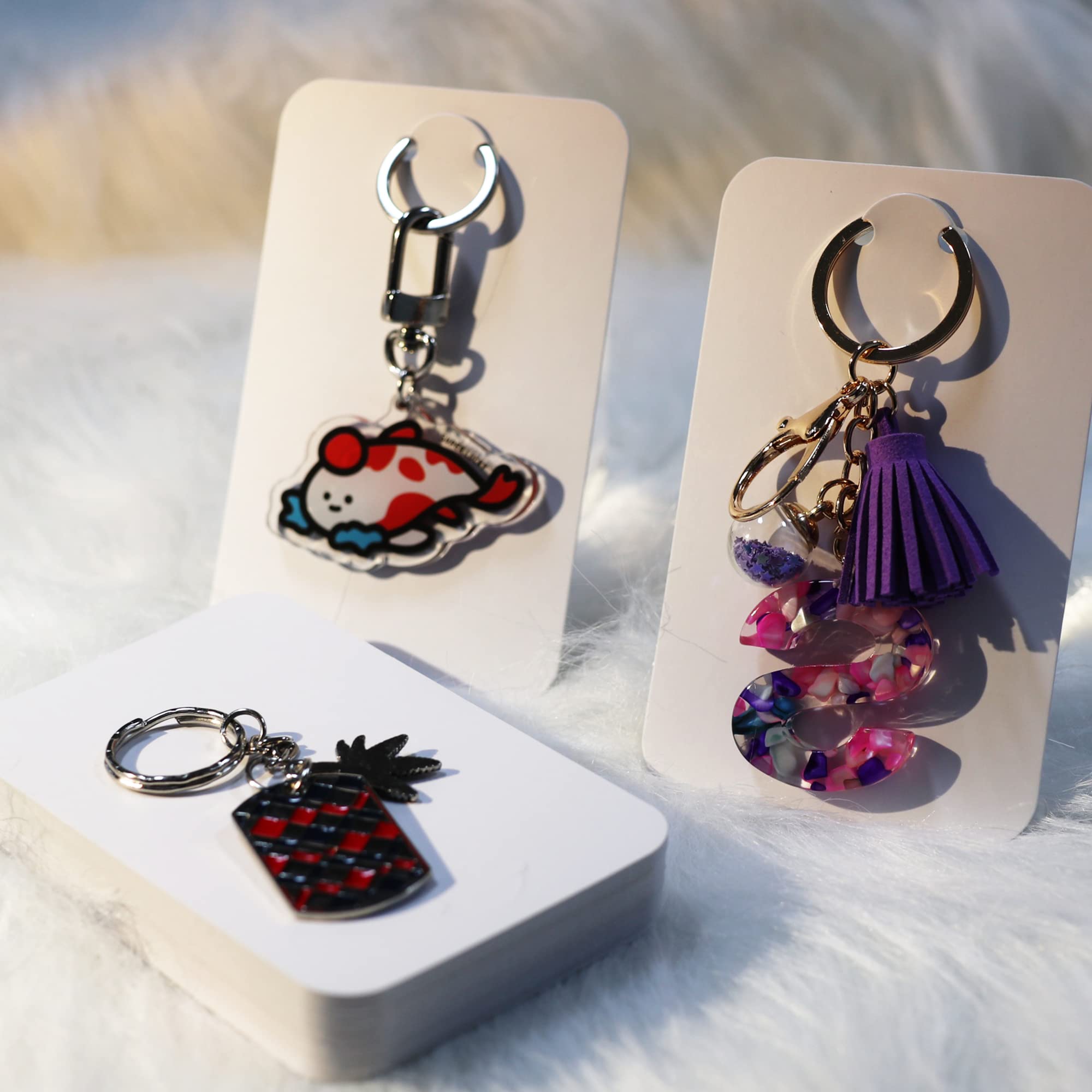 100 Pcs Keychain Display Cards with Self-Sealing Bags - 3'' x 4.7'' Keychain Card Holders for Jewelry, Keyrings & Gift Packaging - Durable White Key Card Display Supplies for Retail Stores, Trade Shows & Boutique Merchandising