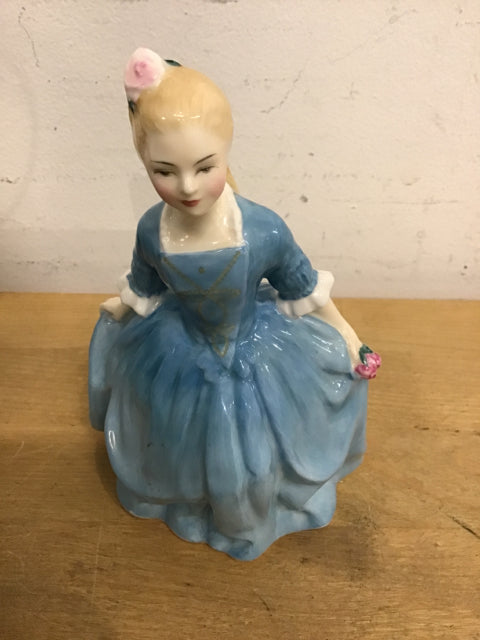 Child From Williamsburg Porcelain - Elegant Handcrafted Porcelain Figurine for Home Decor, Collectibles & Gift Giving | Perfect for Display in Living Rooms, Shelves & as Special Occasion Presents