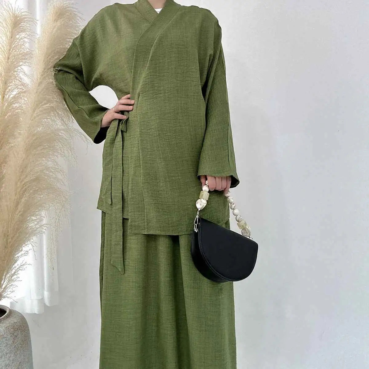 Elegant Muslim Women's Wrinkle-Free 2-Piece Skirt Suit Set with Modest Top & Flowy Skirt - Perfect for Prayer, Work & Special Occasions