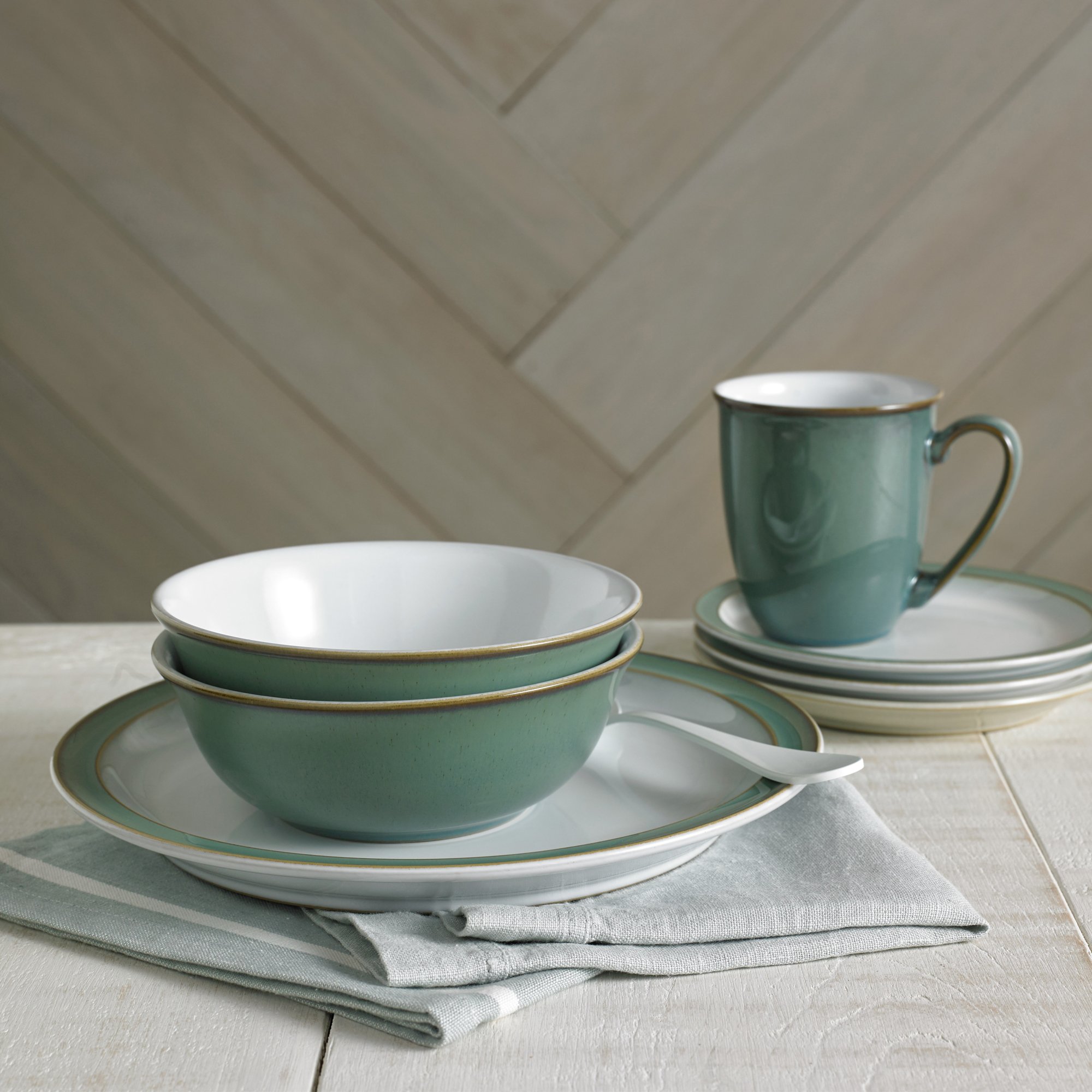Denby Regency Green 16-Piece Ceramic Dinnerware Set - 4 Dinner Plates, 4 Salad Plates, 4 Cereal Bowls & 4 Mugs - Dishwasher & Microwave Safe Tableware - Perfect for Family Dinners, Parties & Everyday Use