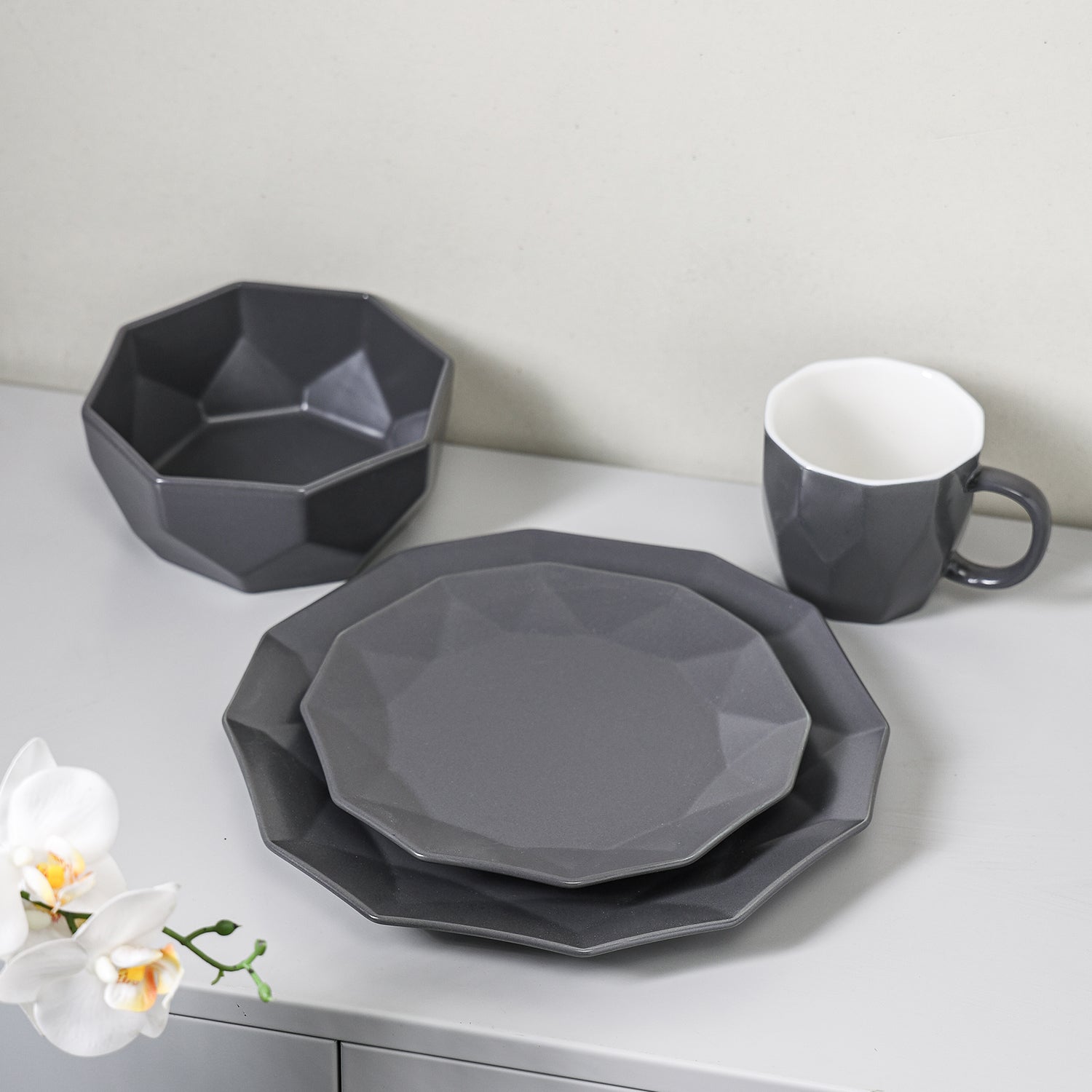 Premium Jamie Porcelain Dinnerware Set - Elegant Grey 16-Piece Dinnerware Set for 4, Dishwasher & Microwave Safe - Perfect for Family Dinners, Entertaining Guests & Special Occasions