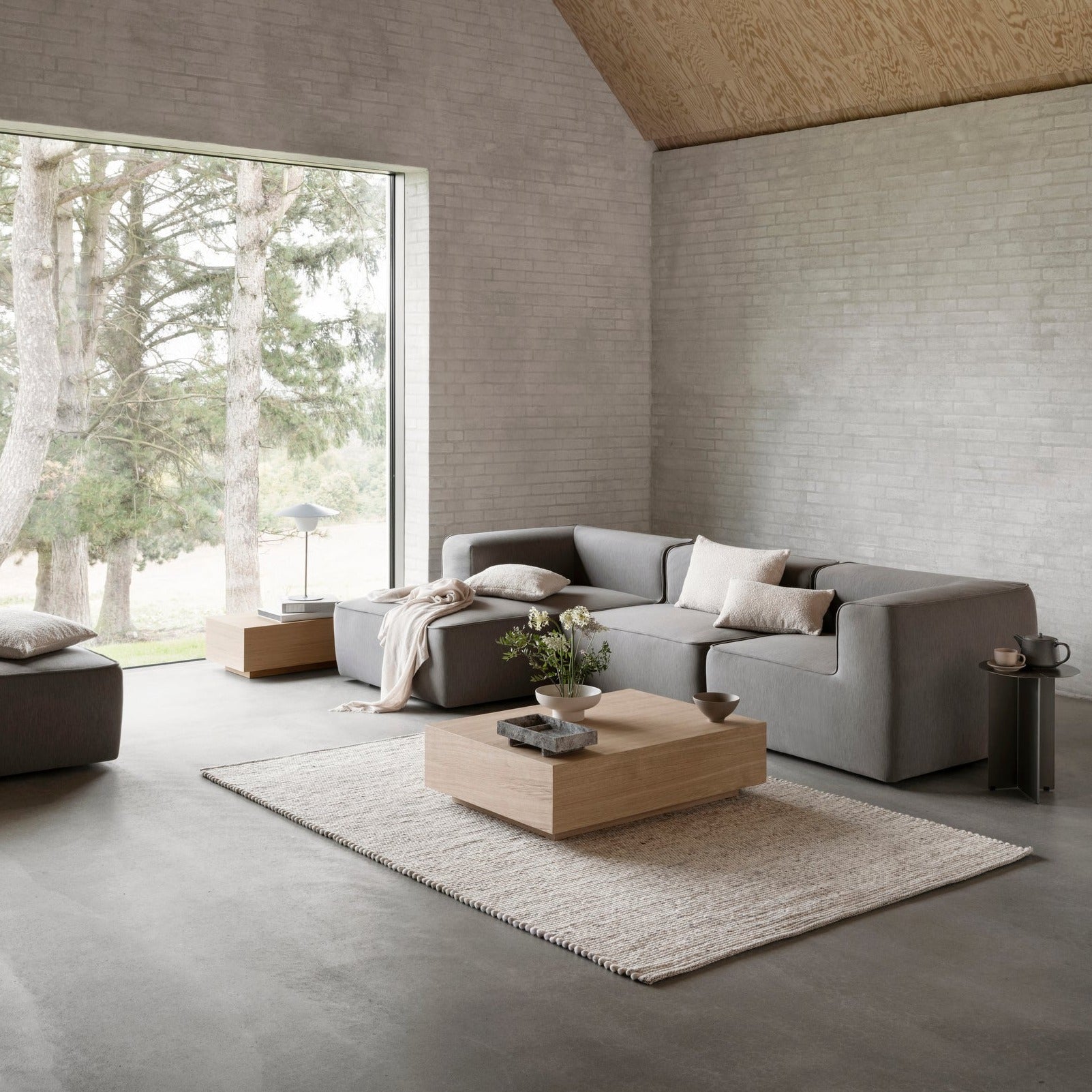 GOBA Modern Coffee Table - Solid Oak Veneer Top, Sturdy Wooden Legs - Perfect for Living Room, Lounge, or Office Decor