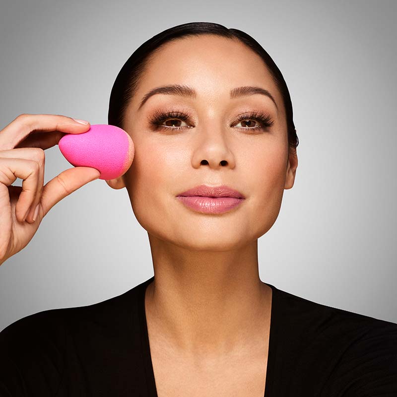 Original Beautyblender Makeup Sponge - Professional Blending Tool for Flawless Foundation & Concealer Application - Perfect for Everyday Makeup & On-The-Go Touch Ups