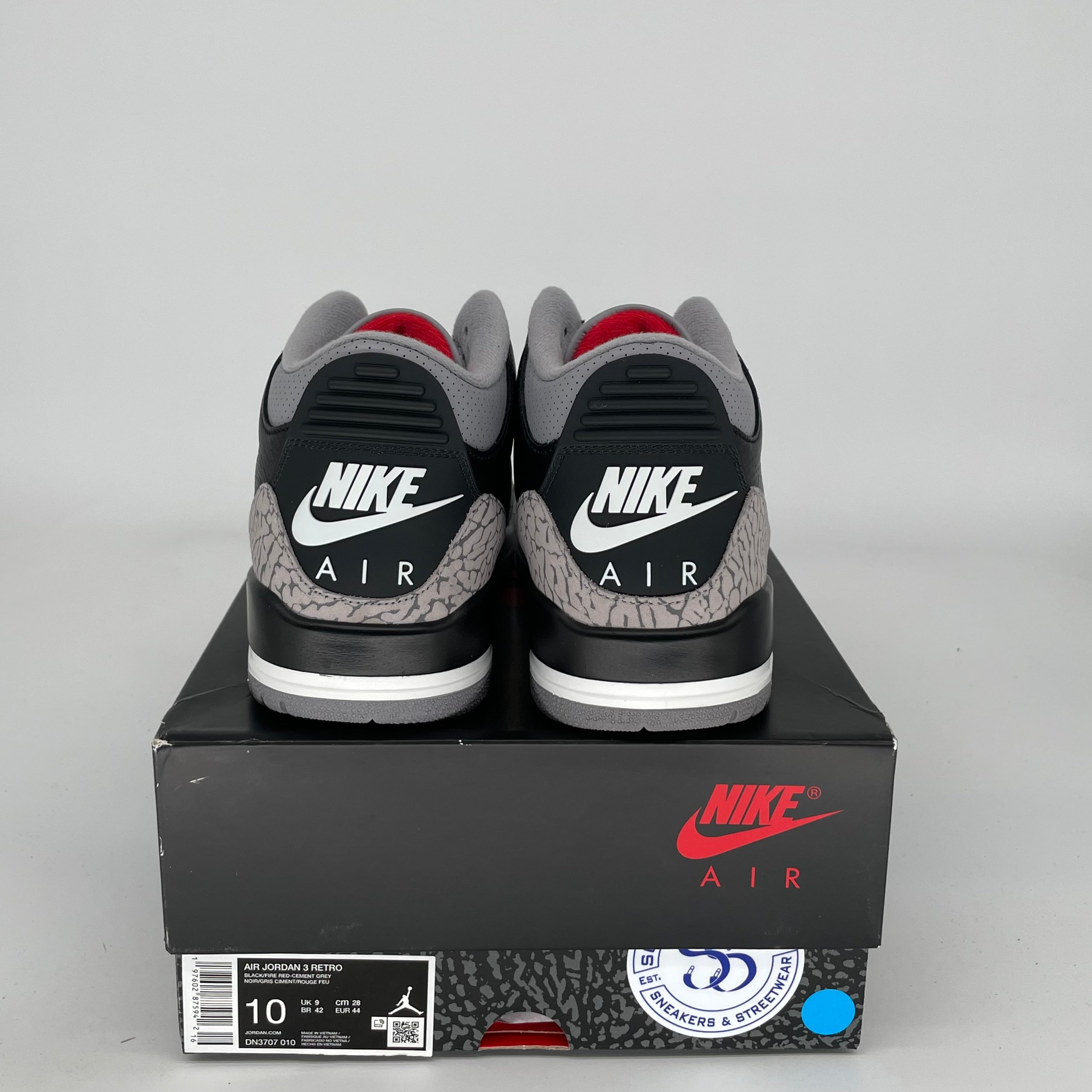 Original Air Jordan 3 Retro 'Black Cement' Men's Basketball Shoes Size 10 (DN3707-010) - Classic Sneakers for Streetwear & Basketball Performance