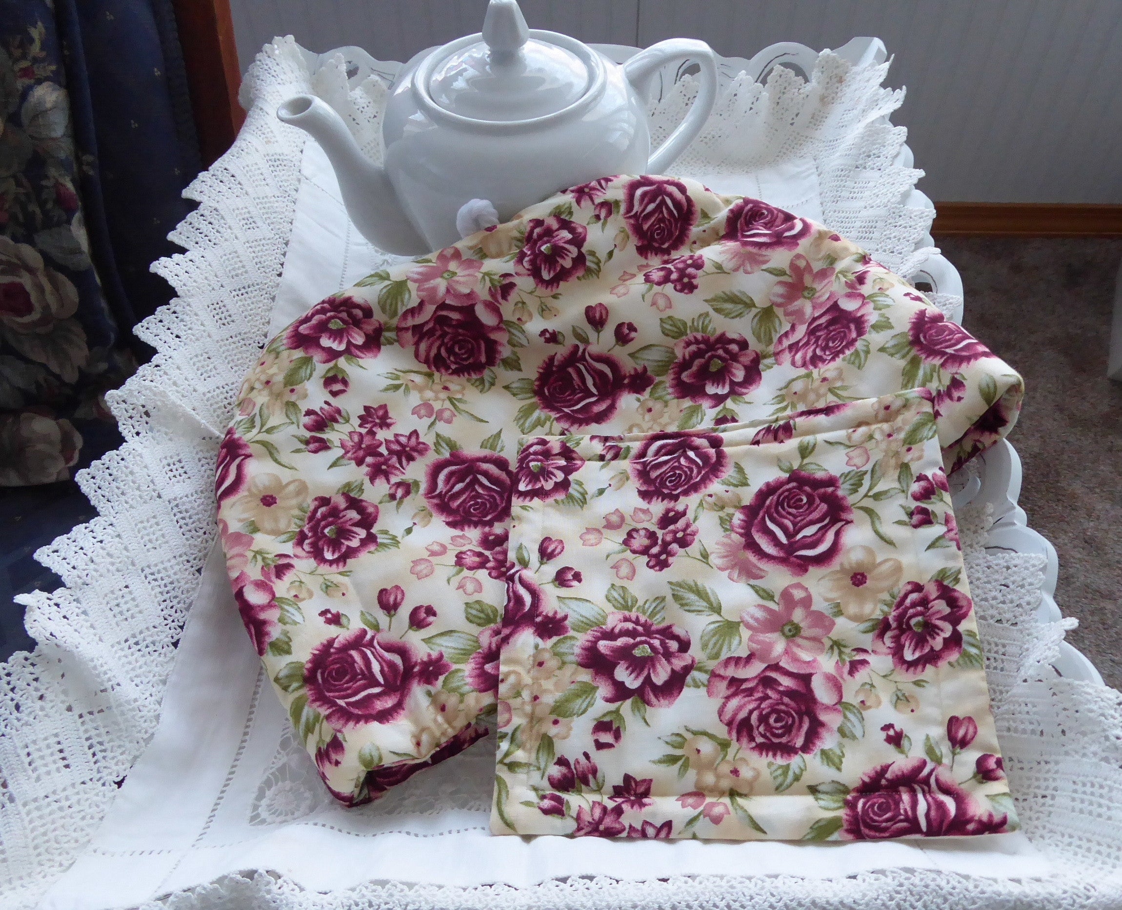 Handmade Burgundy Rose Tea Cozy with Trivet - Insulated & Padded for Hot Tea Pots - Perfect for Afternoon Tea, Kitchen Decor, and Gift Giving