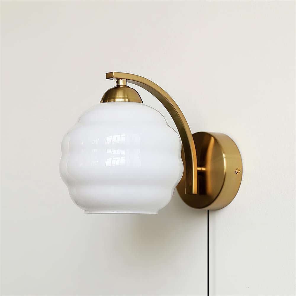 Vintage Art Deco Plug-in Wall Sconce - Brass Finish LED Wall Lamp for Bedroom, Living Room & Hallway Lighting
